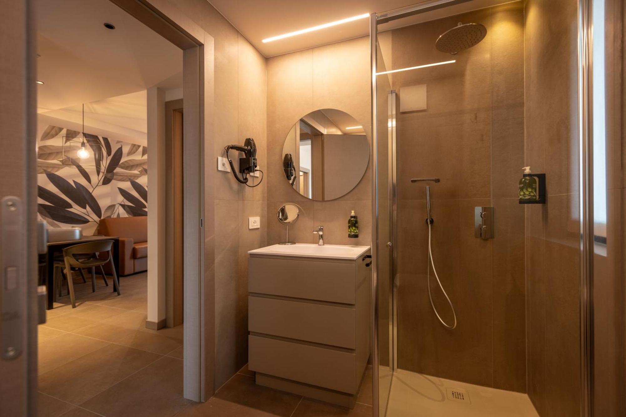 Two-Bedroom Apartment (6 Adults),1592876663:JPEG