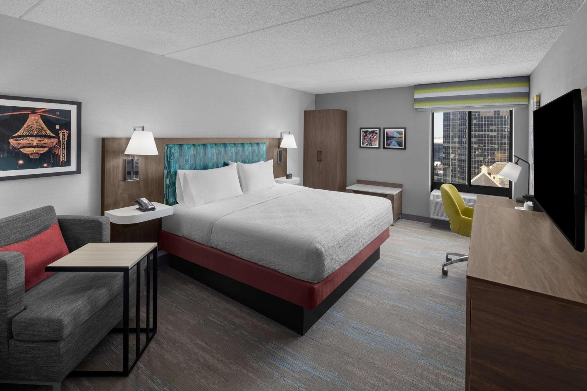 King Room with King Bed - Non-Smoking