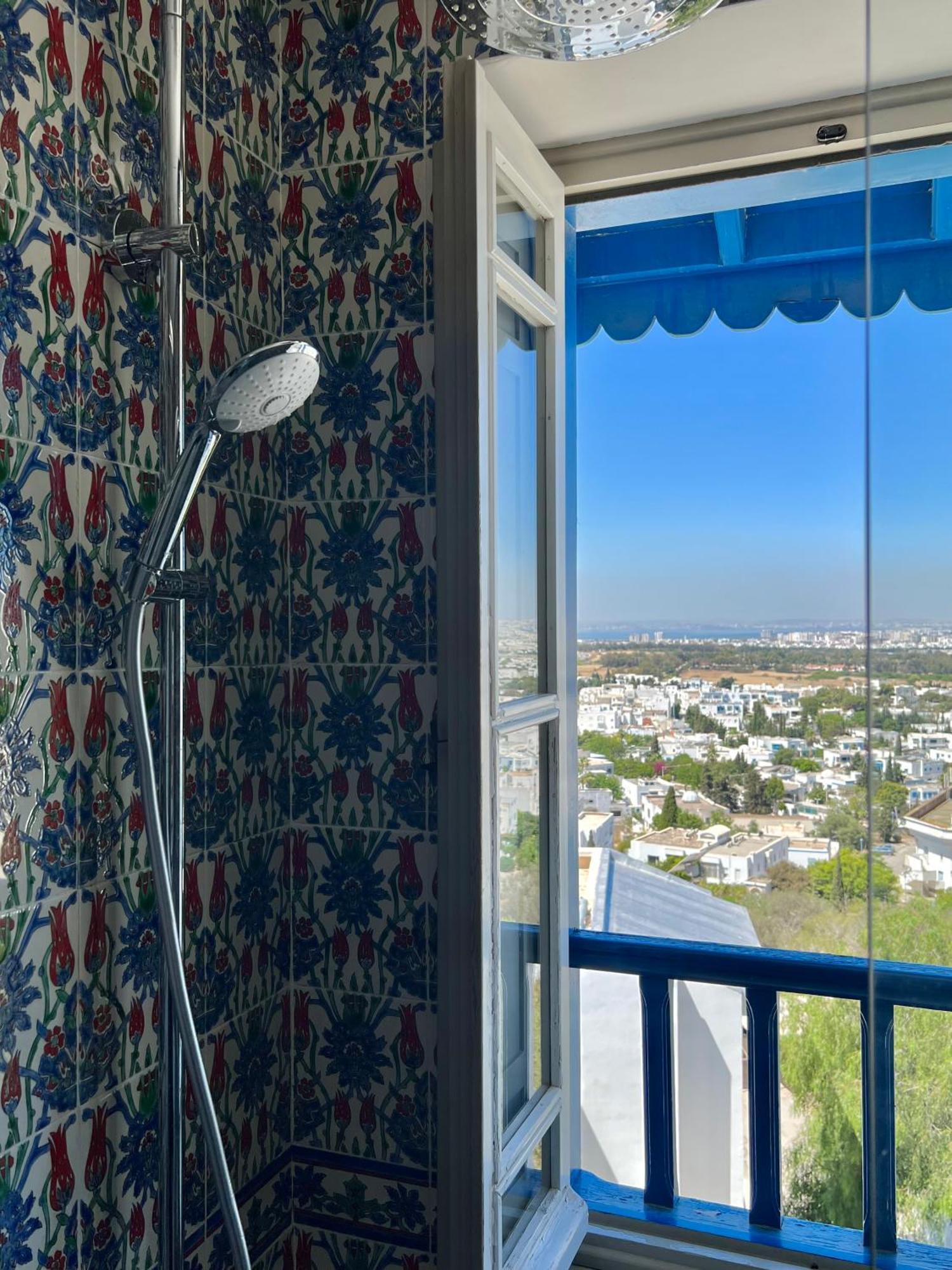 Deluxe Double Room Shower