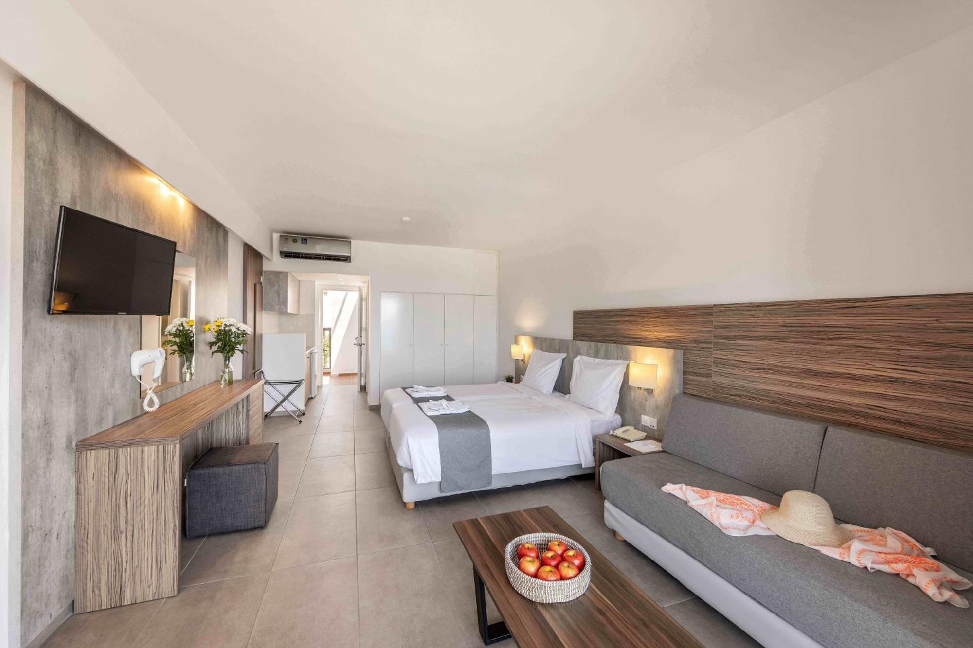 Superior Double or Twin Room with Side Sea View