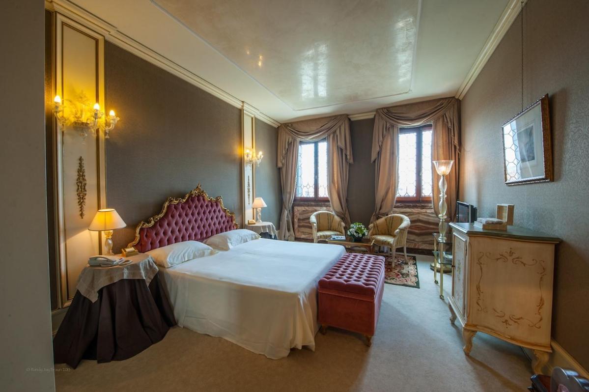 Deluxe Double Room Grand Canal View,1595396965:JPEG