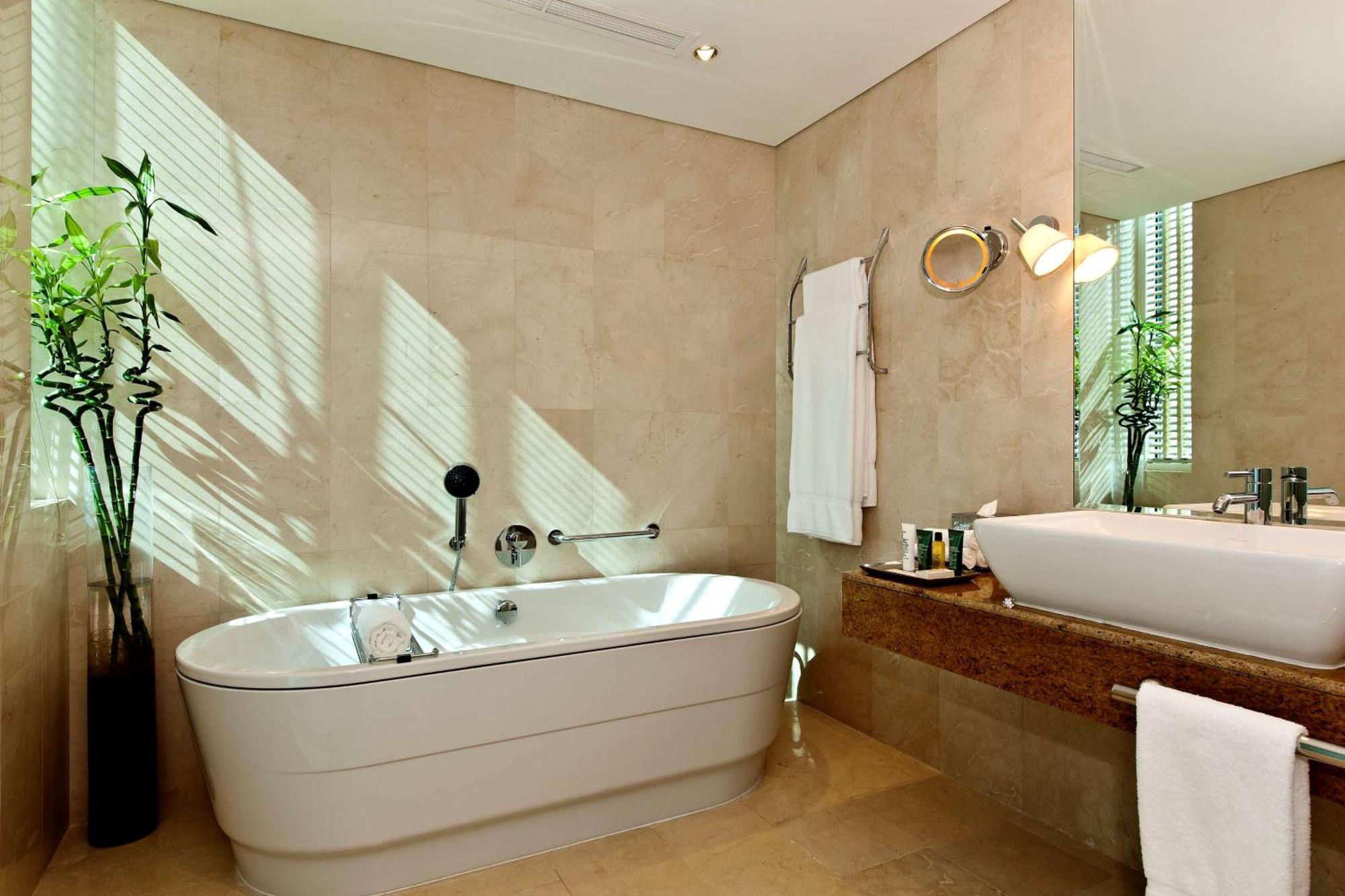 Premier Sea View King Room