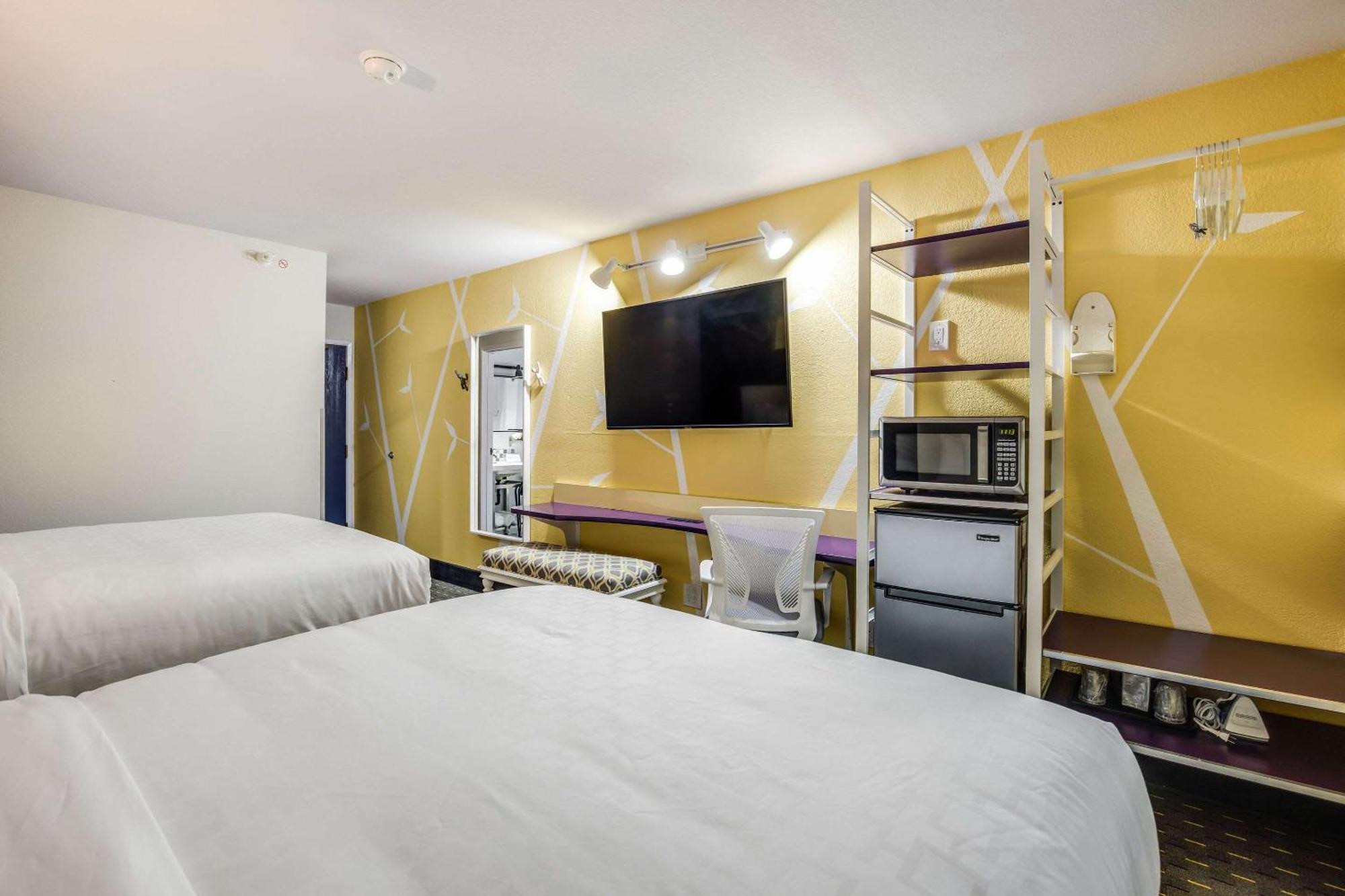 Standard Queen Room with Two Queen Beds and Shower - Non Smoking,1598414289:JPEG