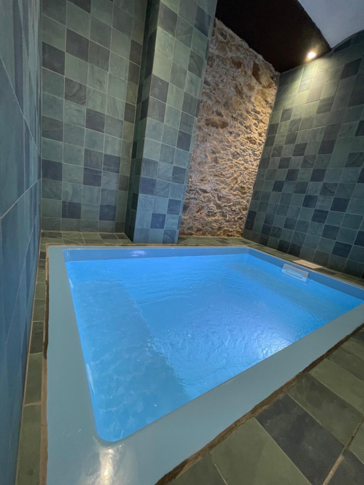 Suite with Private Pool,1600213576:JPEG