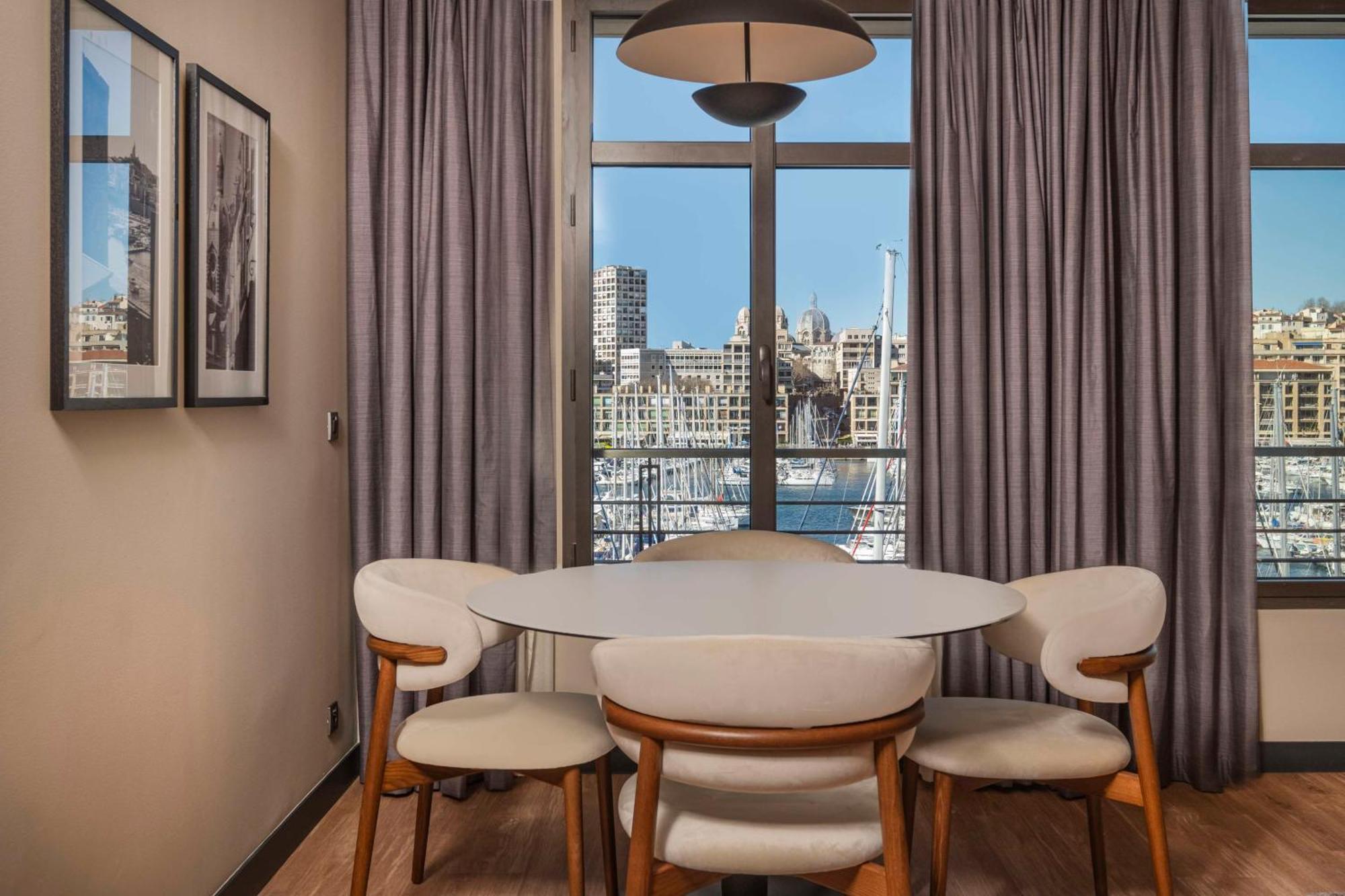 Suite con Terrazza e Vista Porto