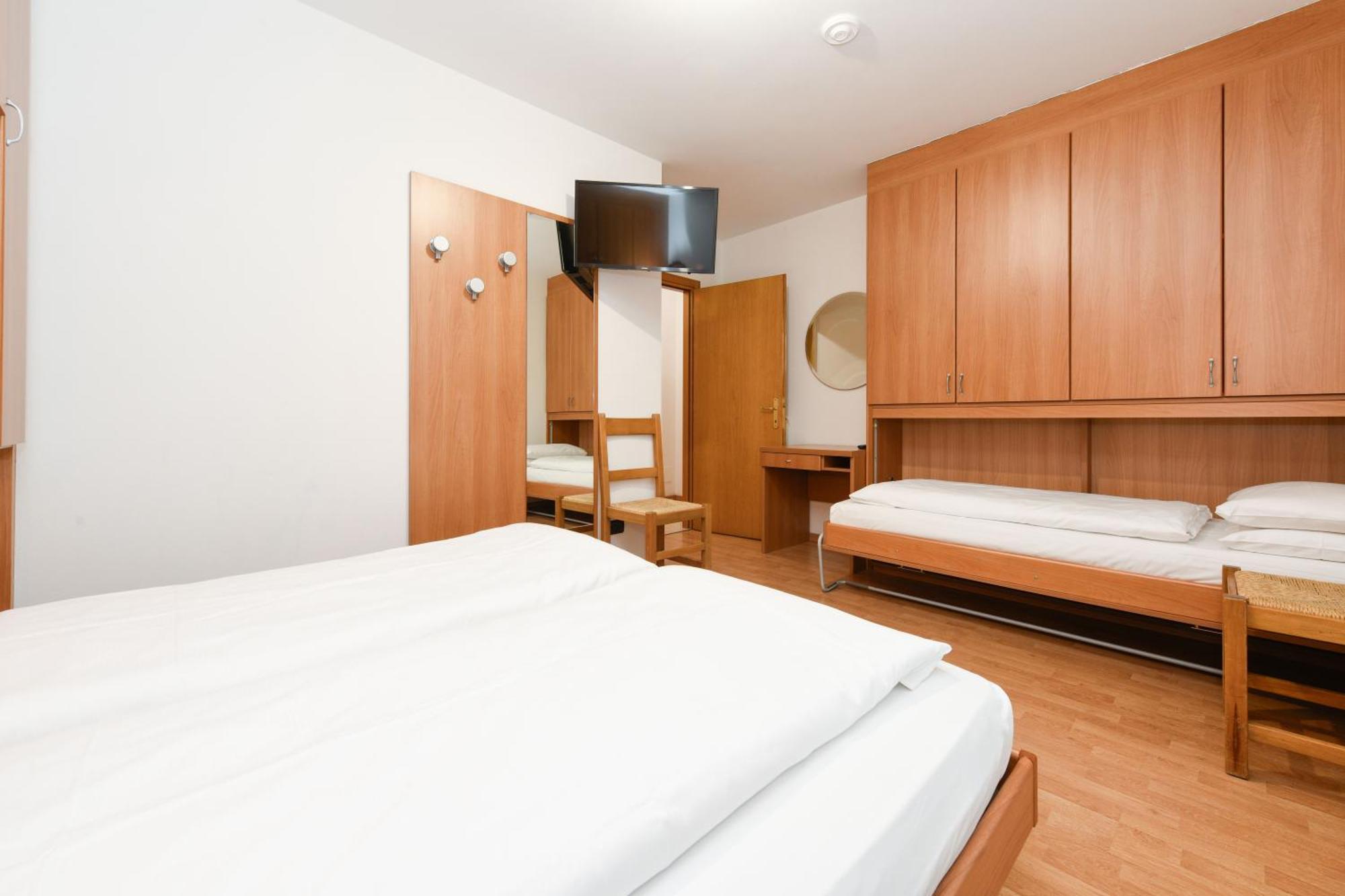Budget One-Bedroom Apartment,1756454222:JPEG
