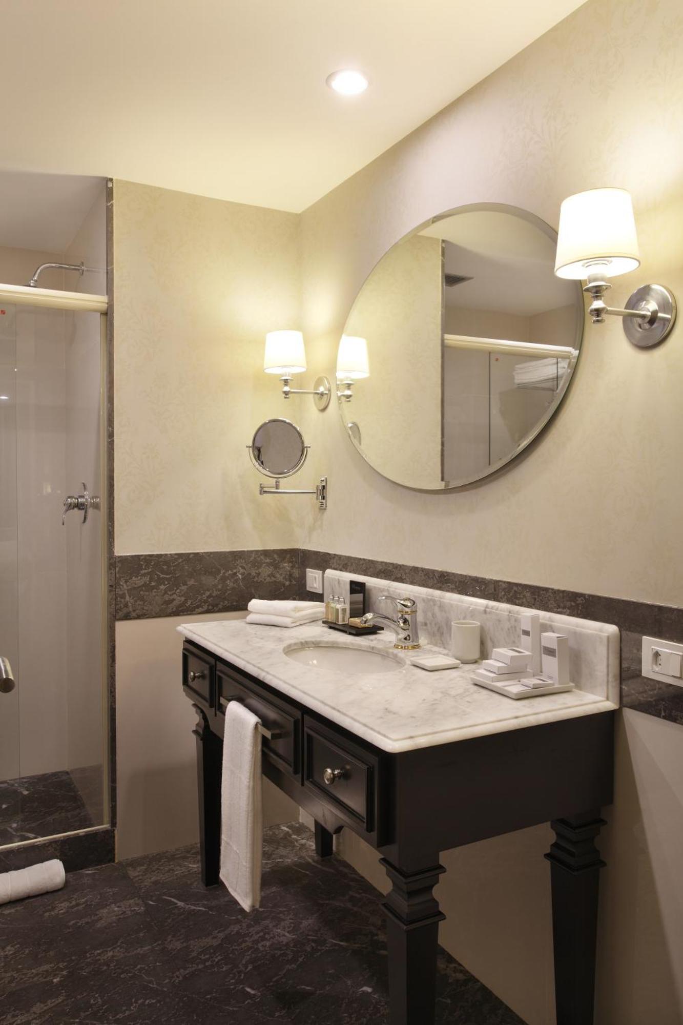 Quarto Twin Superior com Vista Oceano Parcial
