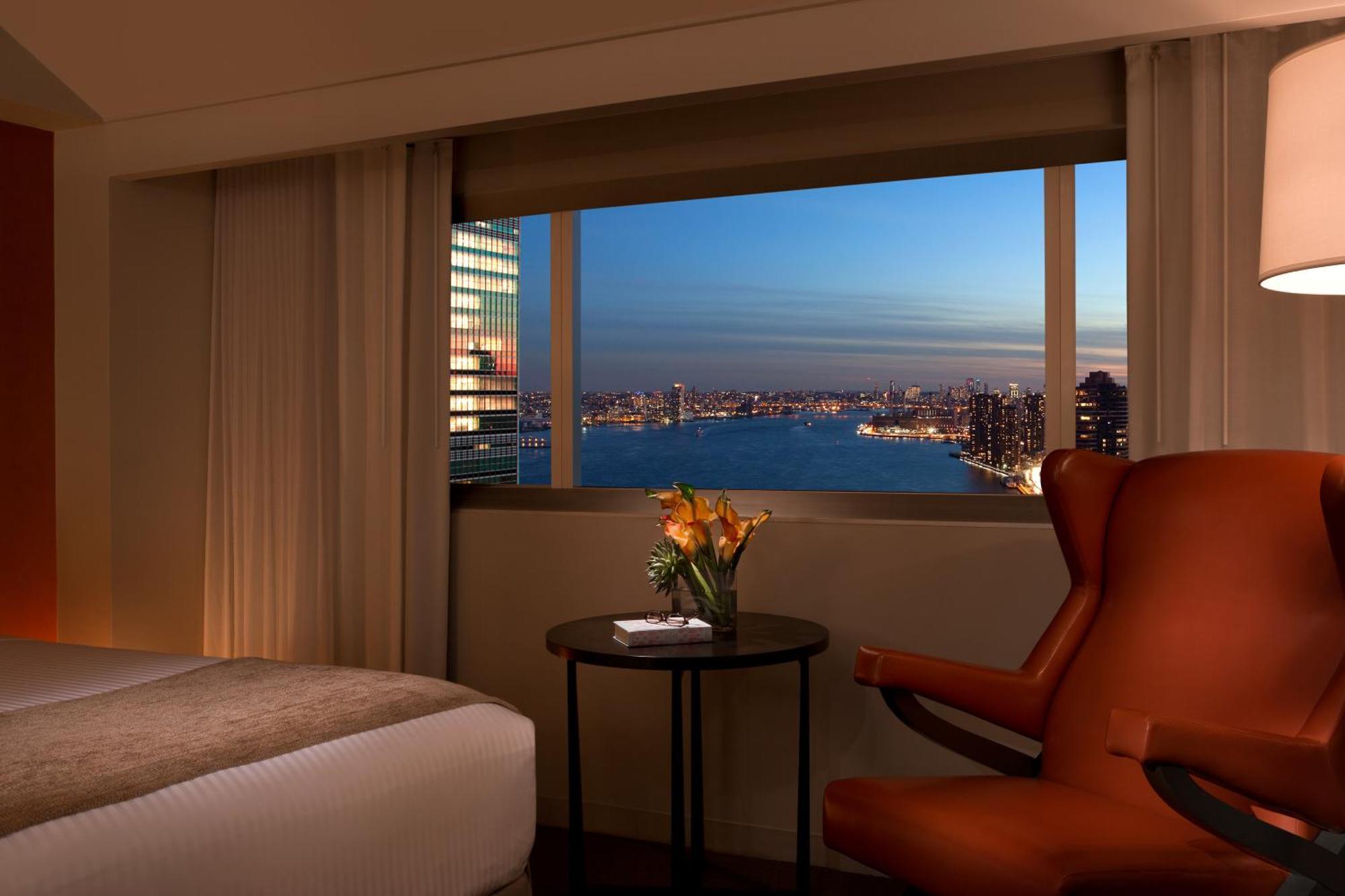 Chambre de Luxe avec 2 Lits Doubles - Vue sur Ville