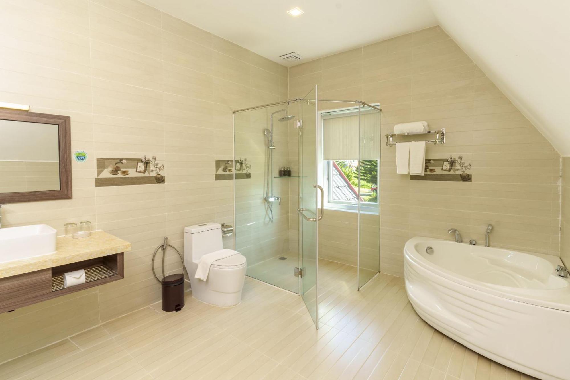 Premier Twin Room with Lake View