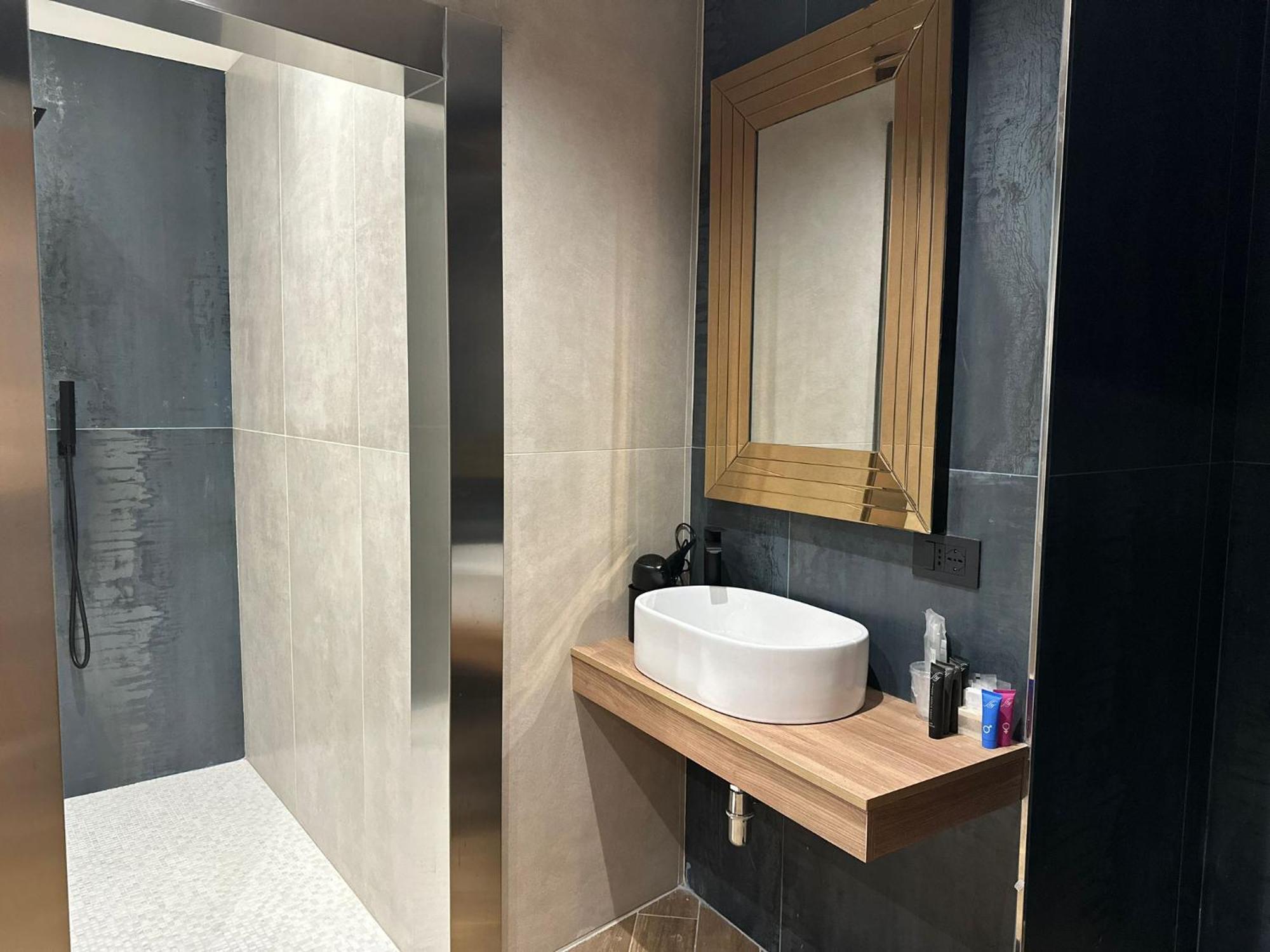 Double Room,1610431969:JPEG