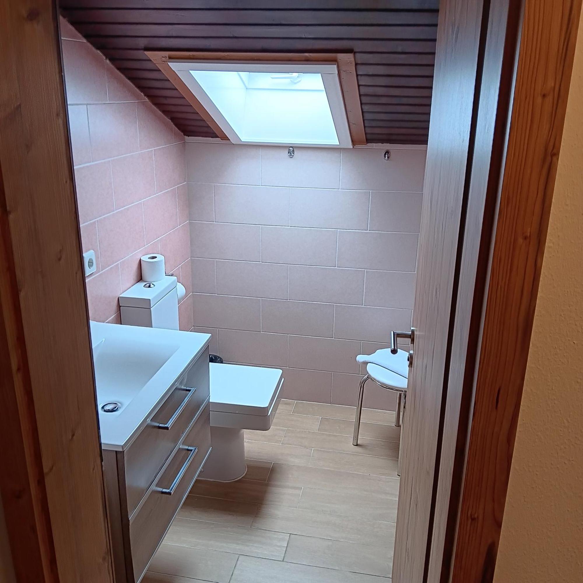 Tweepersoonskamer met een Eigen Externe Badkamer
