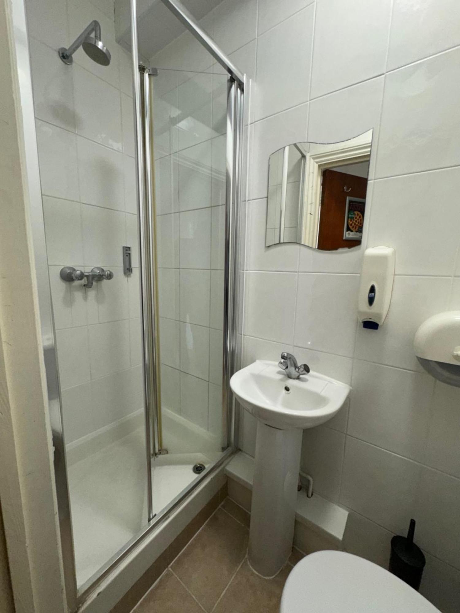 Triple Room with Shared Bathroom,1636737999:JPEG