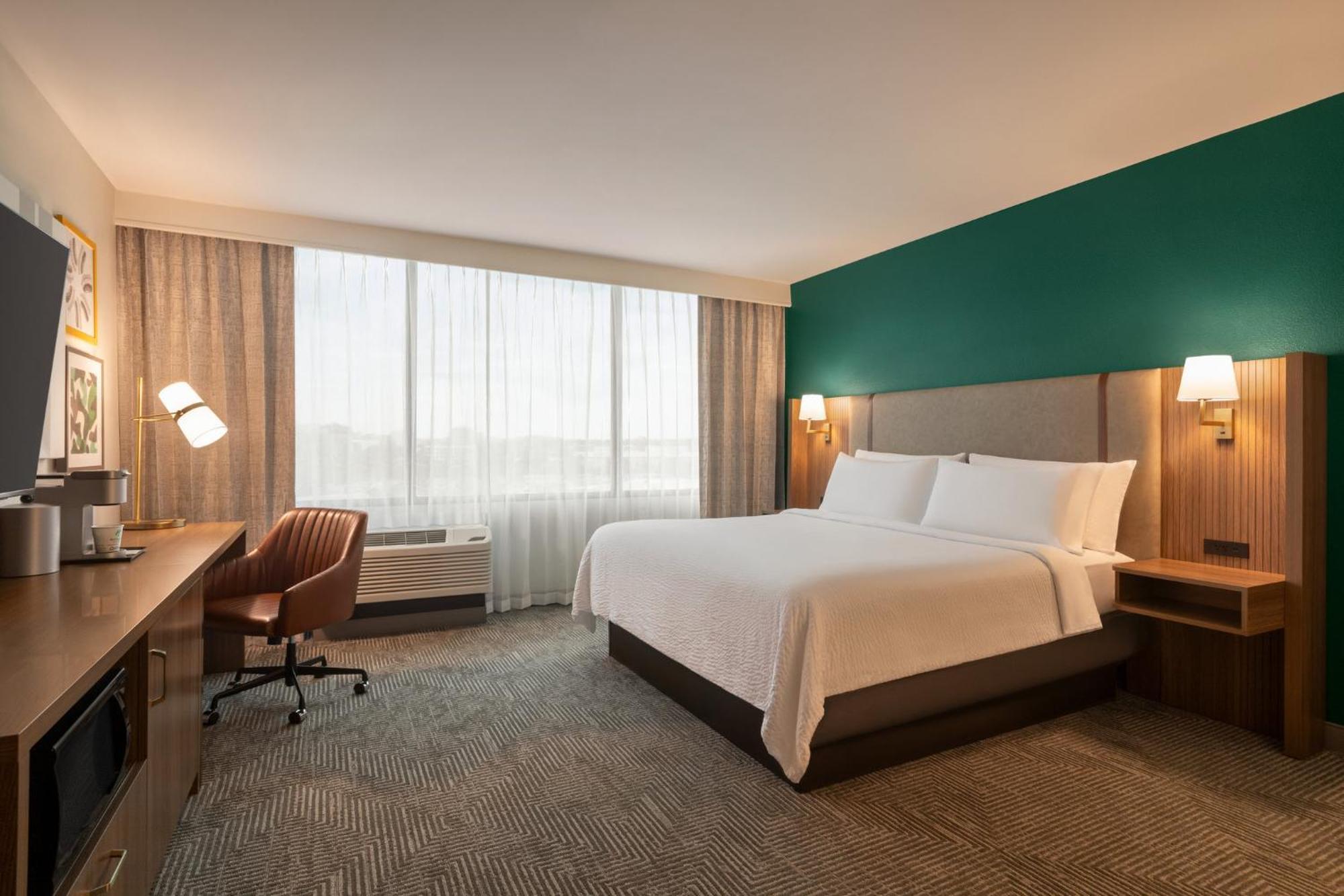 Standard King Room City View