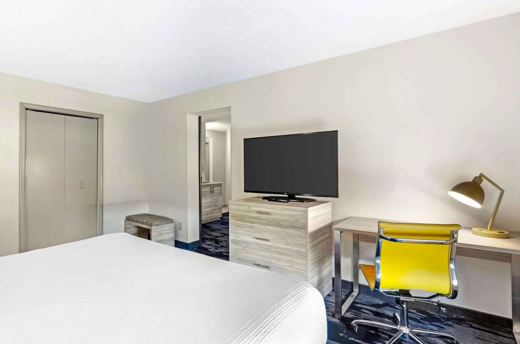 King Suite - Non-Smoking,1614785439:JPEG