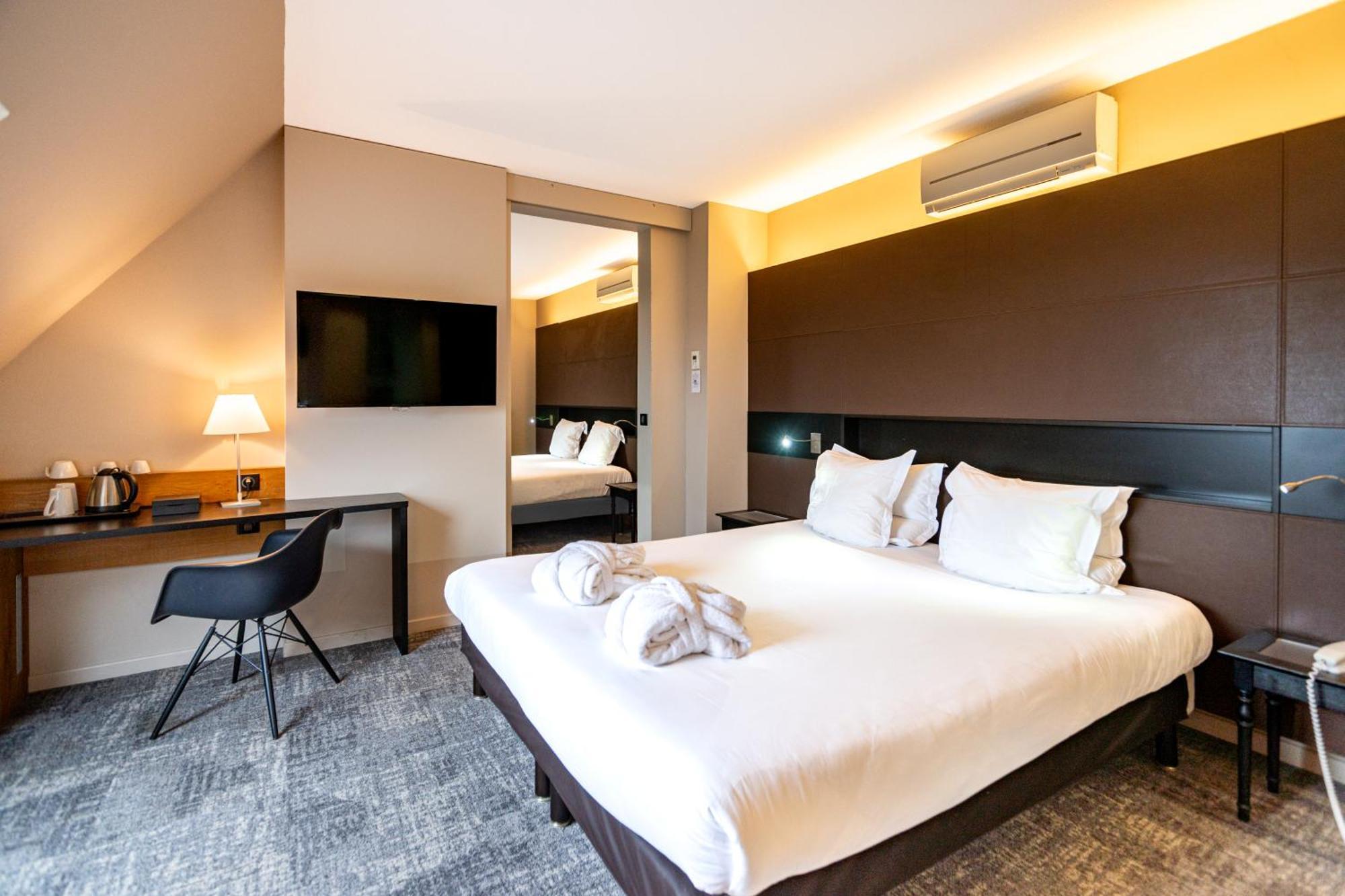 Chambre Familiale avec 1 Lit Queen-Size et 2 Lits Simples - Non-Fumeurs