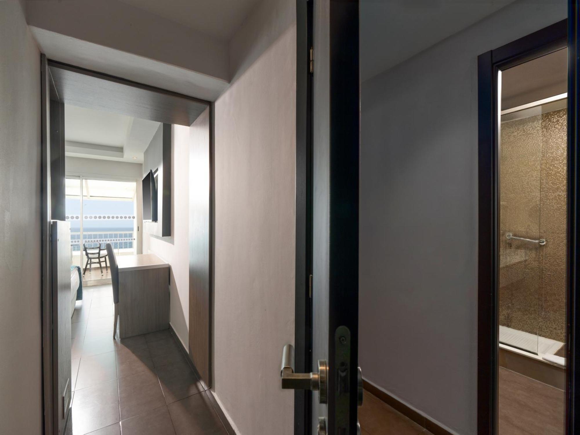 Quarto Familiar (2 Quartos Comunicantes) com Vista do Jardim
