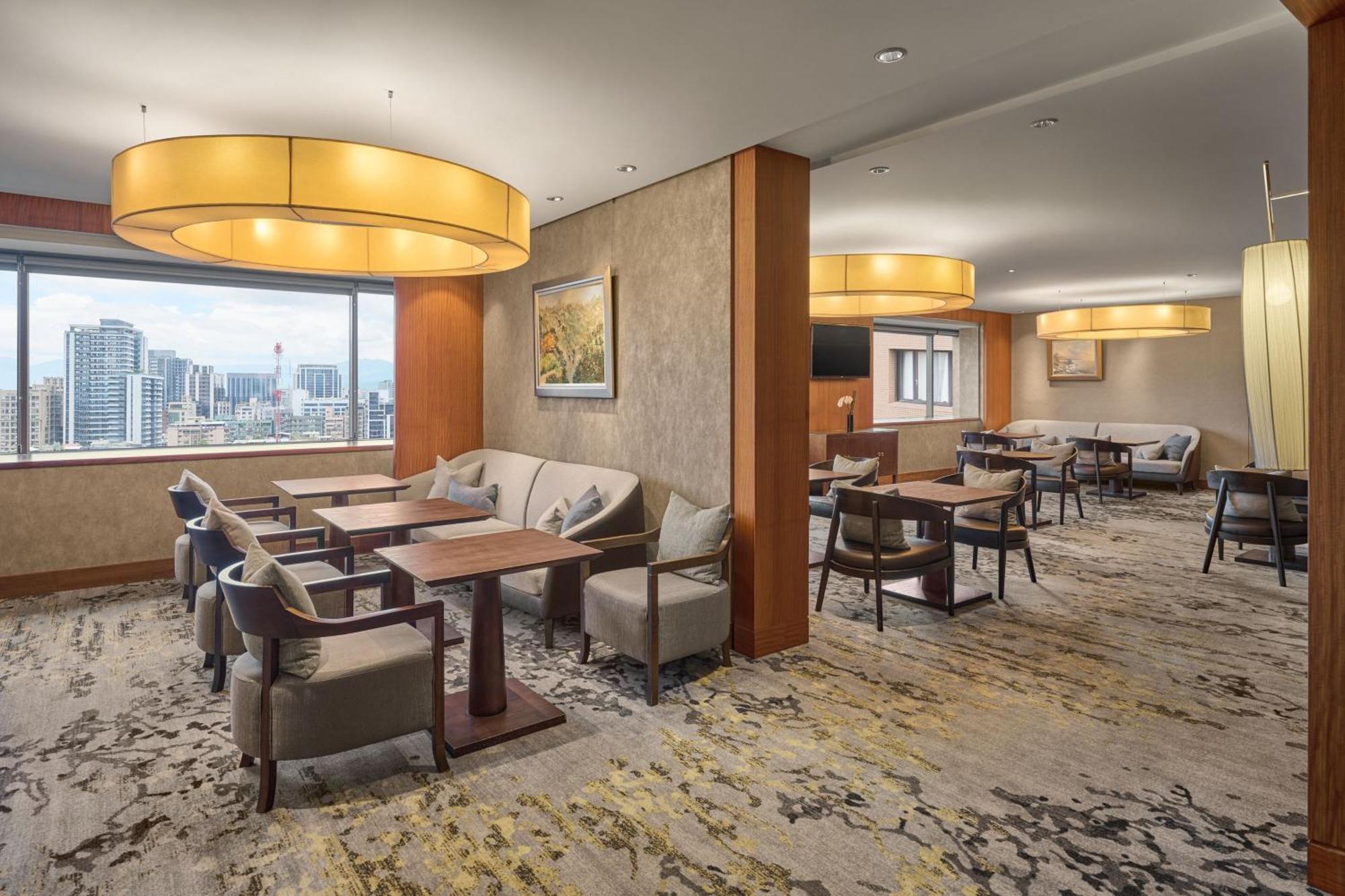 Executive Deluxe King Room Concierge Level