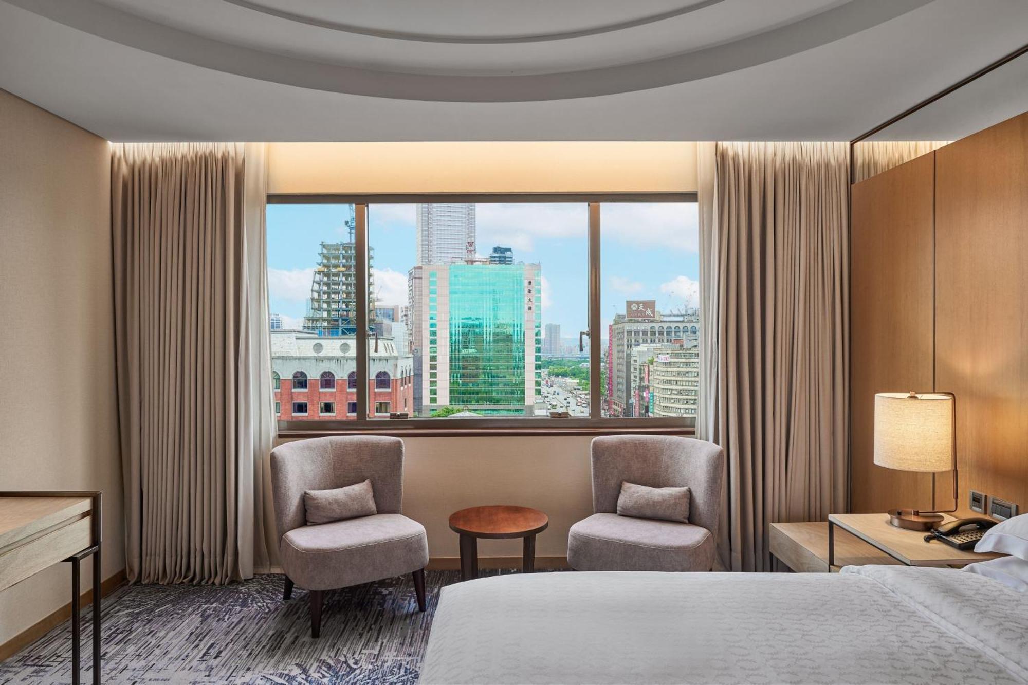 Executive Deluxe King Room Concierge Level
