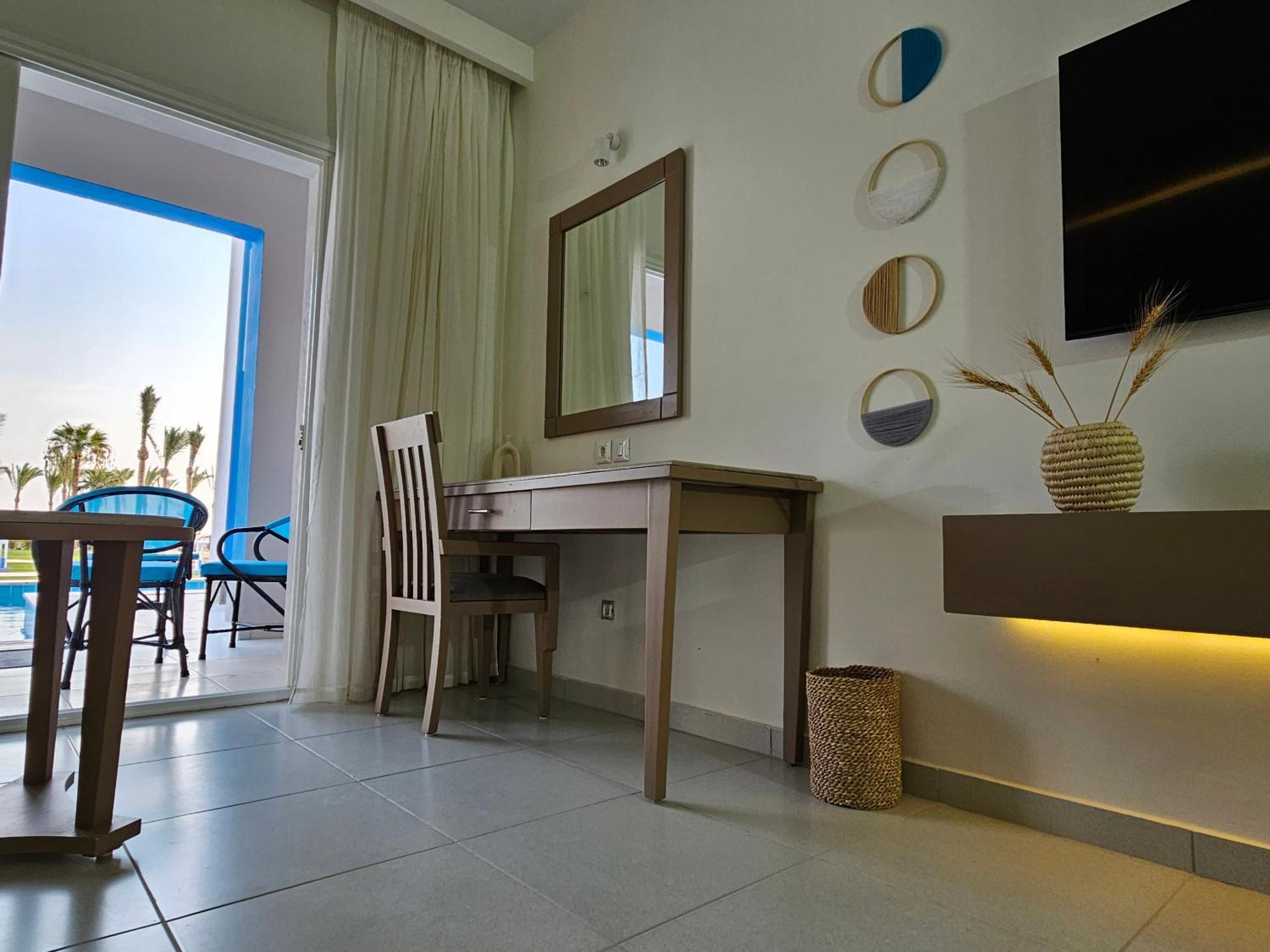 Chambre avec Accès Direct à la Piscine