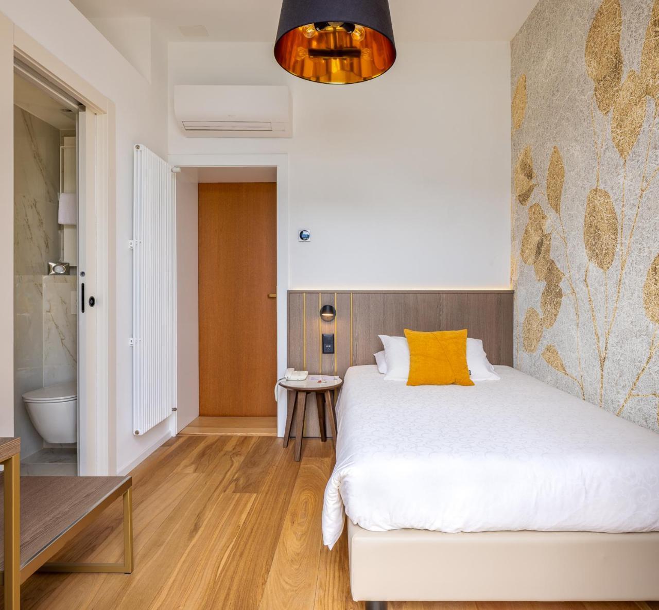 Single Room Lake View Balcony