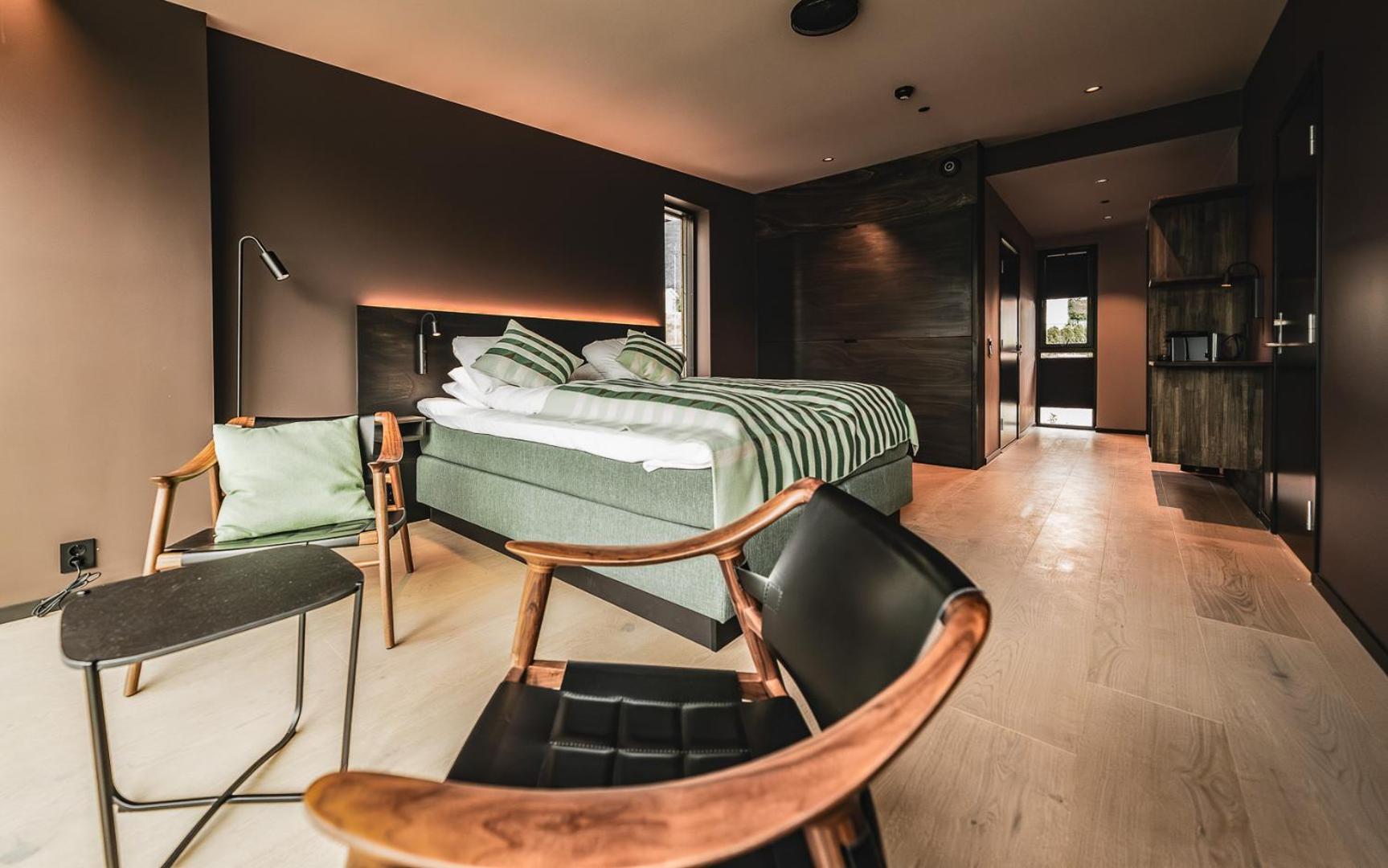 Main building - Family room - Lake view