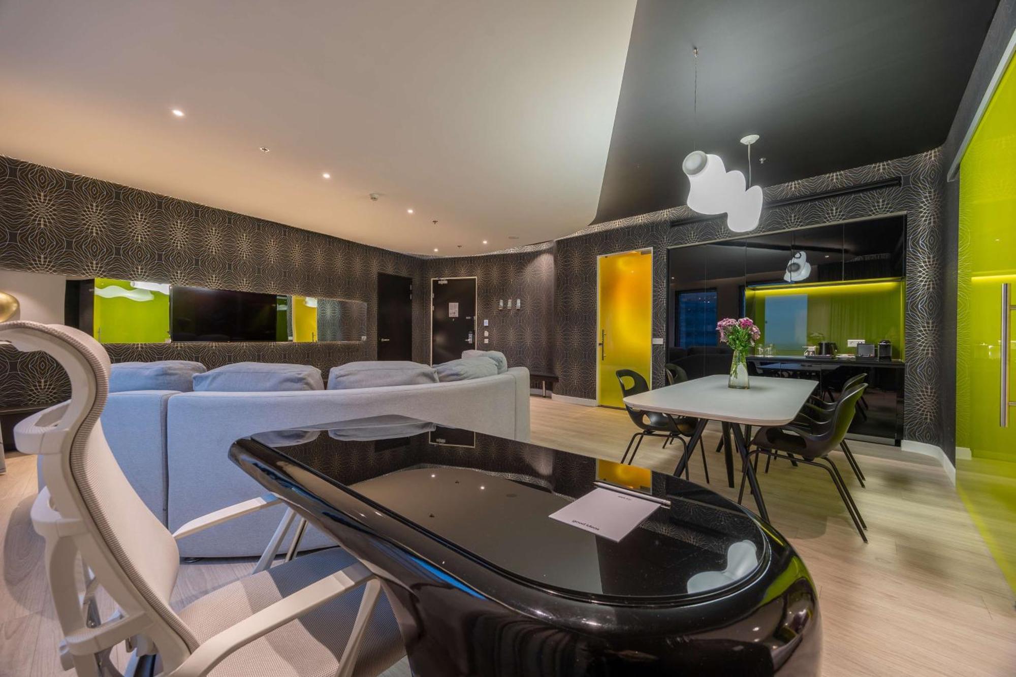 Karim Rashid Suite