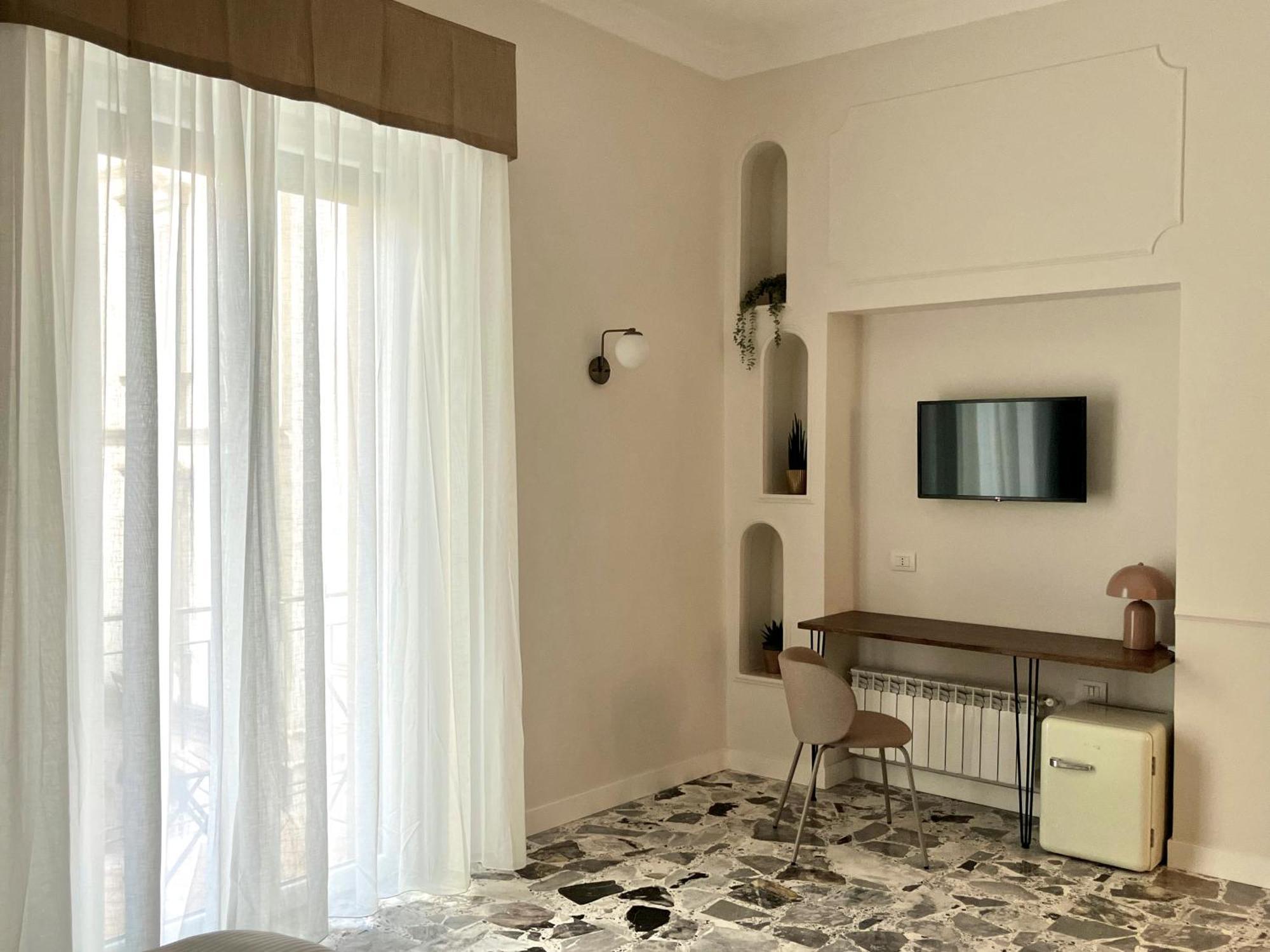 Deluxe Double Room with Balcony,1634116359:JPEG