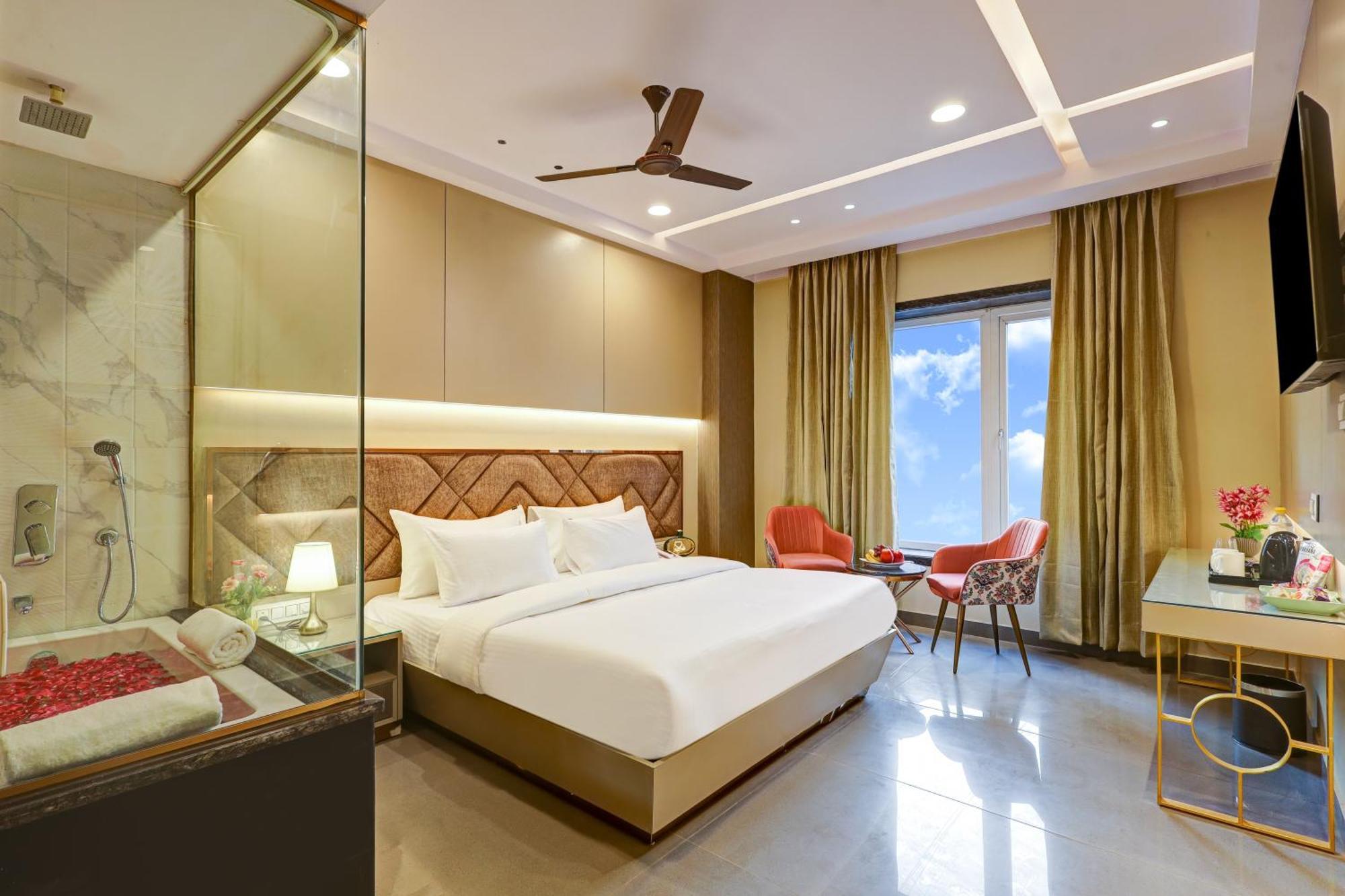 Suite Room with Jacuzzi & One-Way Airport Transfer