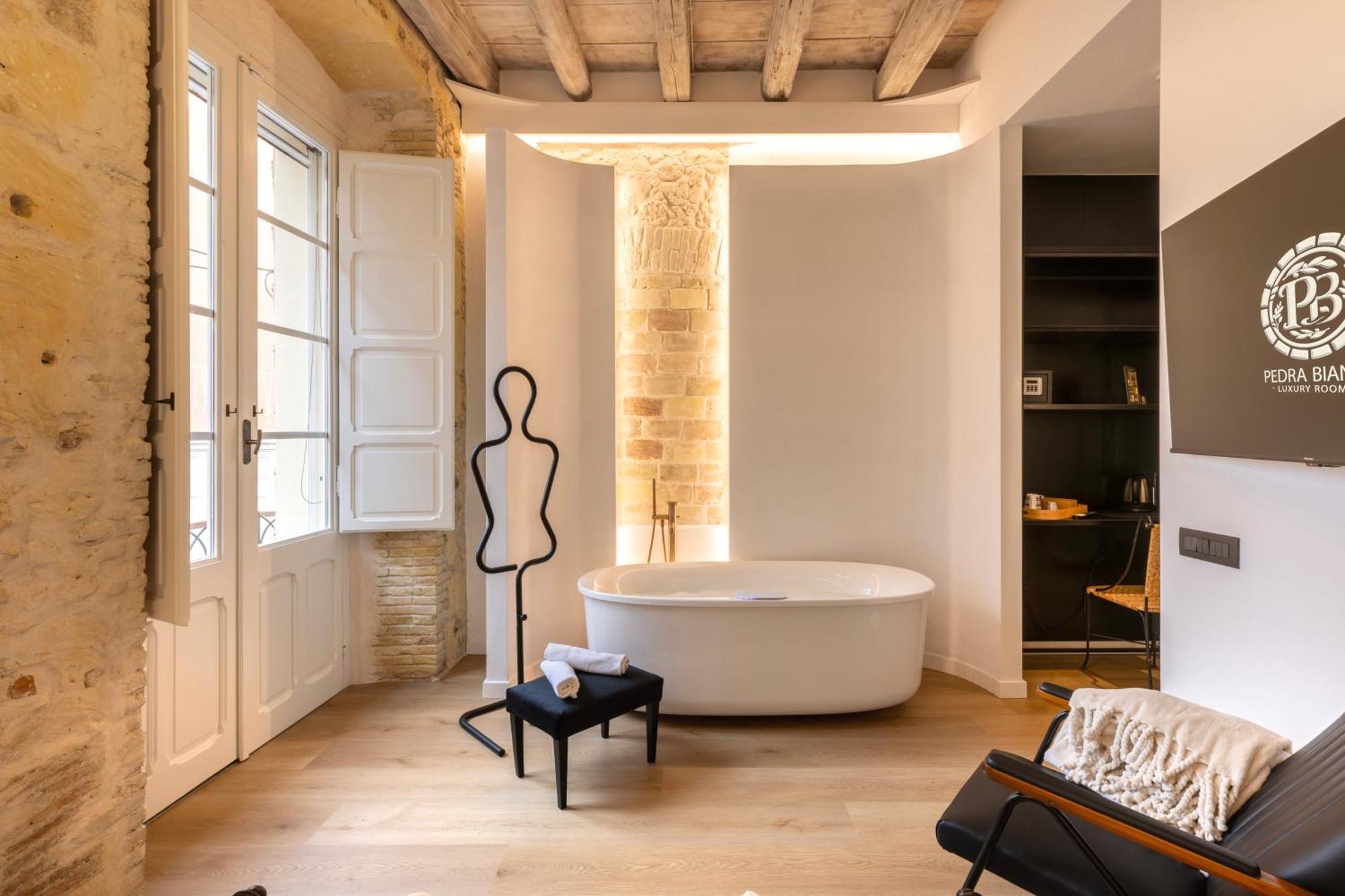 Queen Room Spa Bath