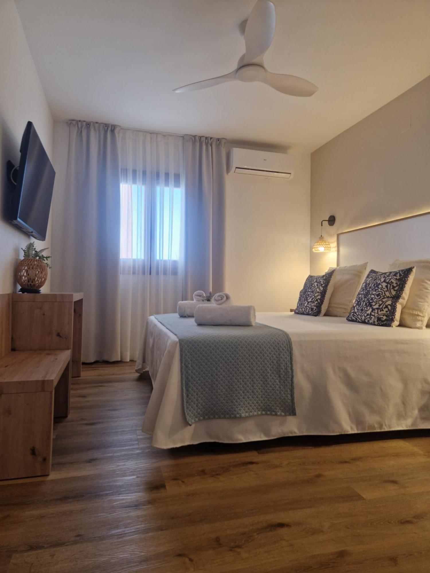 Double or Twin Room Side Sea View