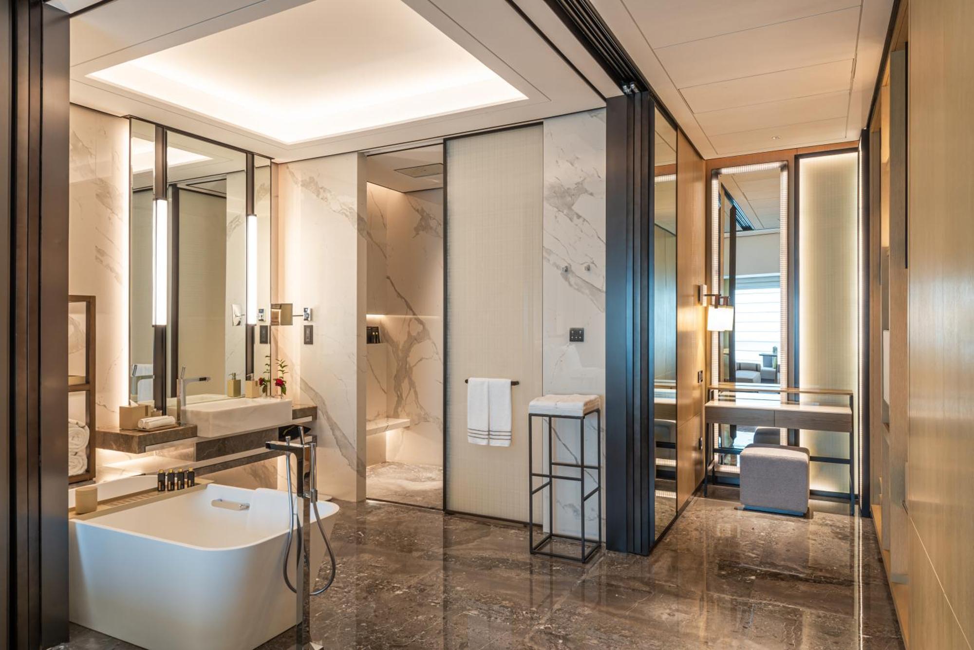 Deluxe King Room - Faisaliah Tower View
