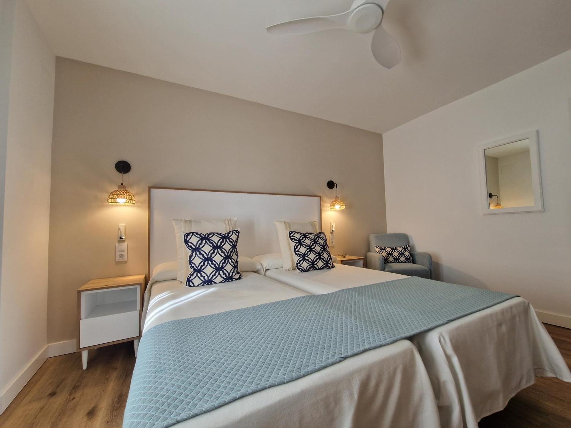 Double or Twin Room Side Sea View