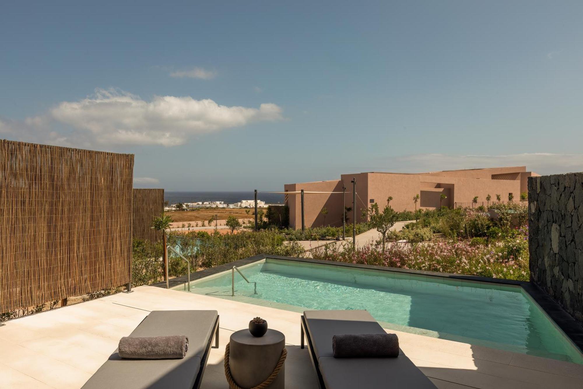 Anesis Bungalow Zen Pool