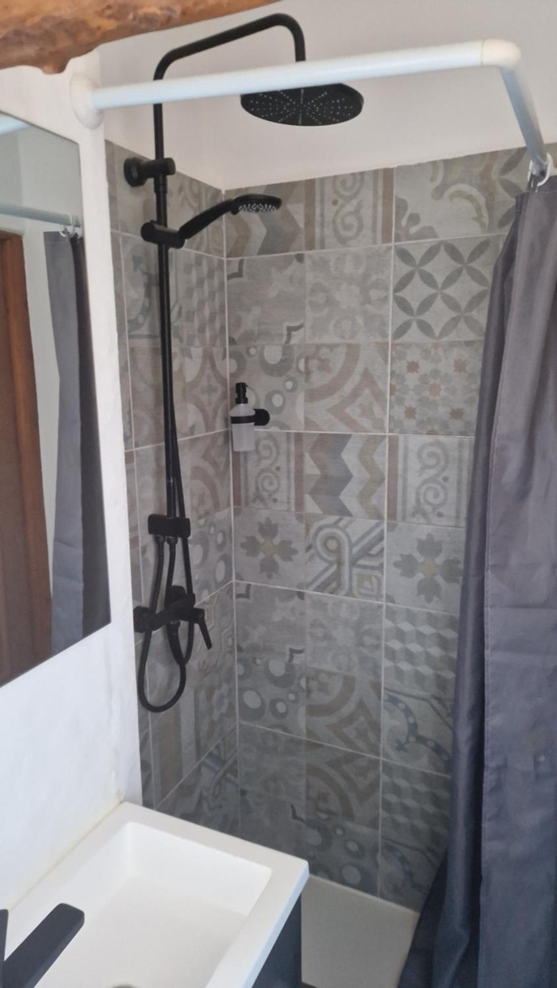Family Room Private Bathroom
