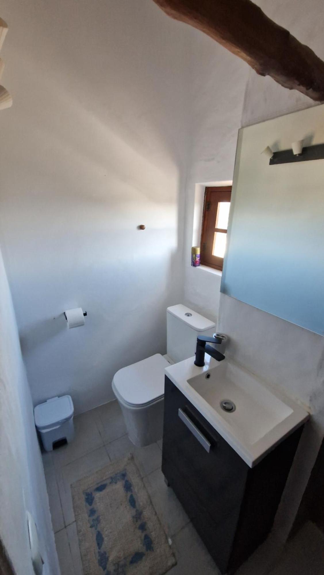 Family Room Private Bathroom
