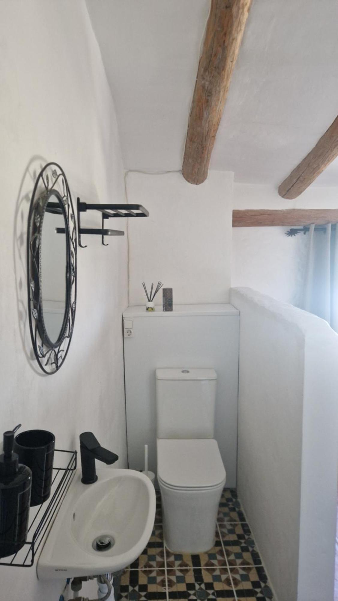 Deluxe Double Room Shower