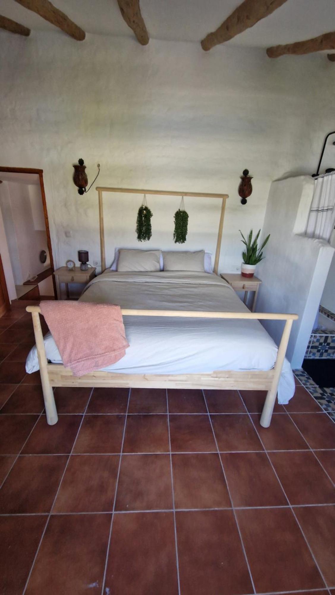 Deluxe Double Room Shower