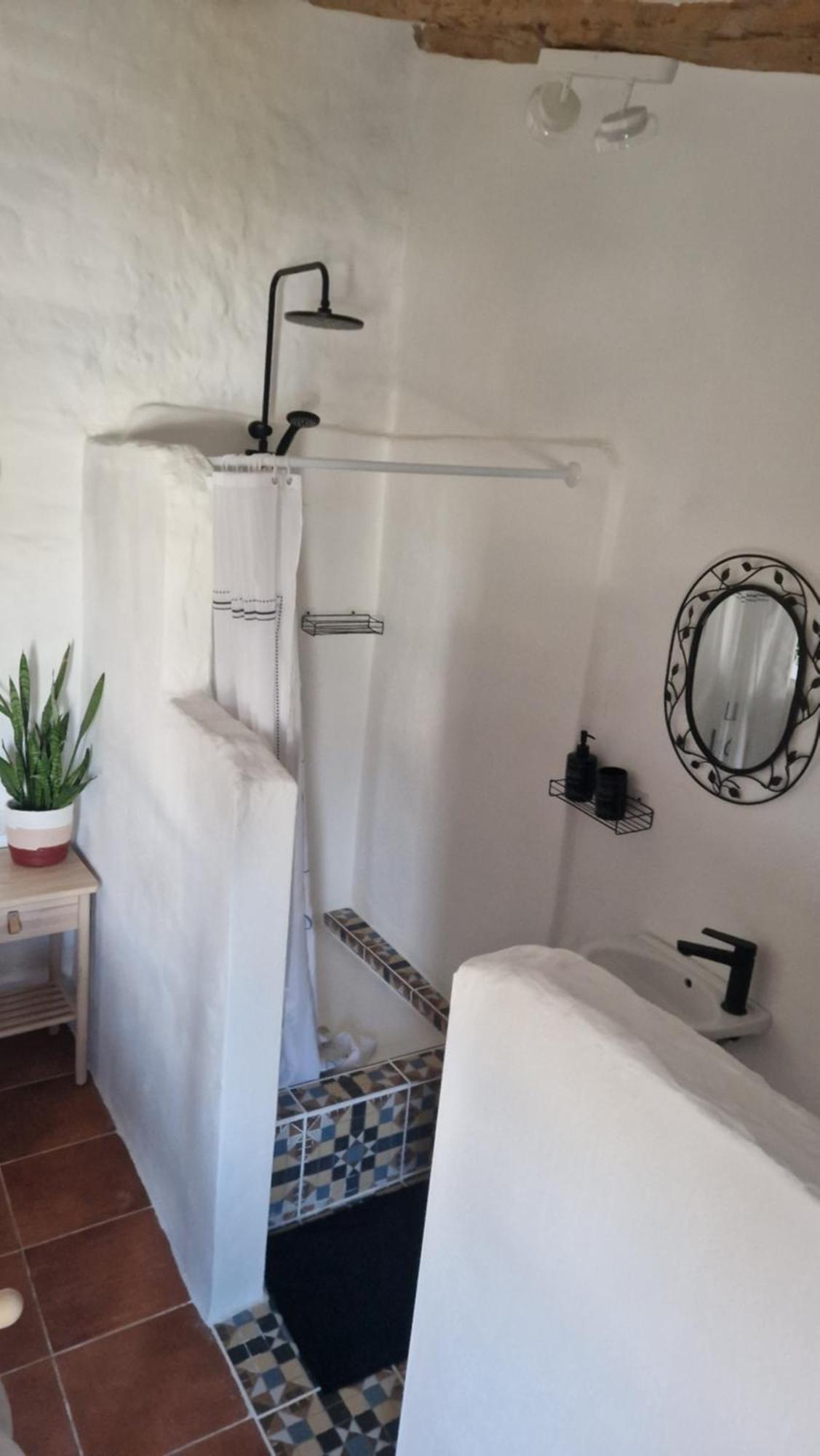 Deluxe Double Room Shower