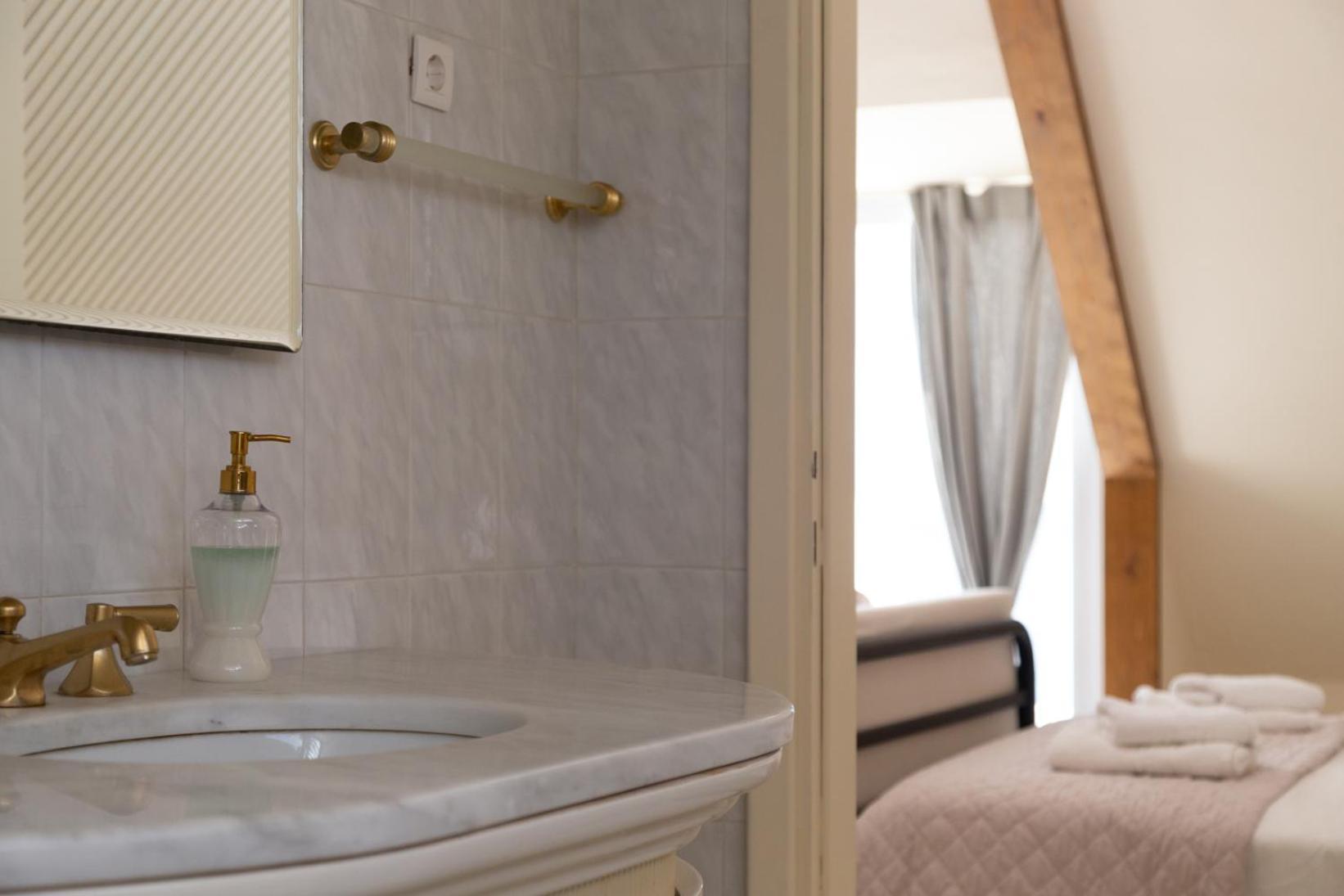 Superior Double Room With Balcony Sea View Temple View and Private Jacuzzi