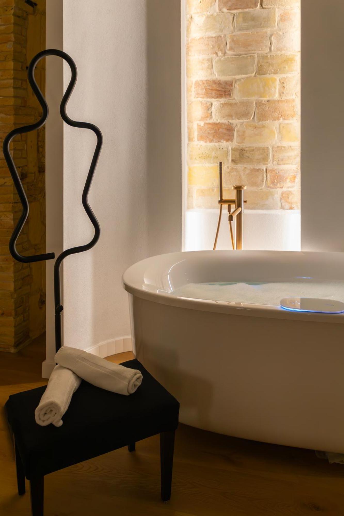 Queen Room Spa Bath