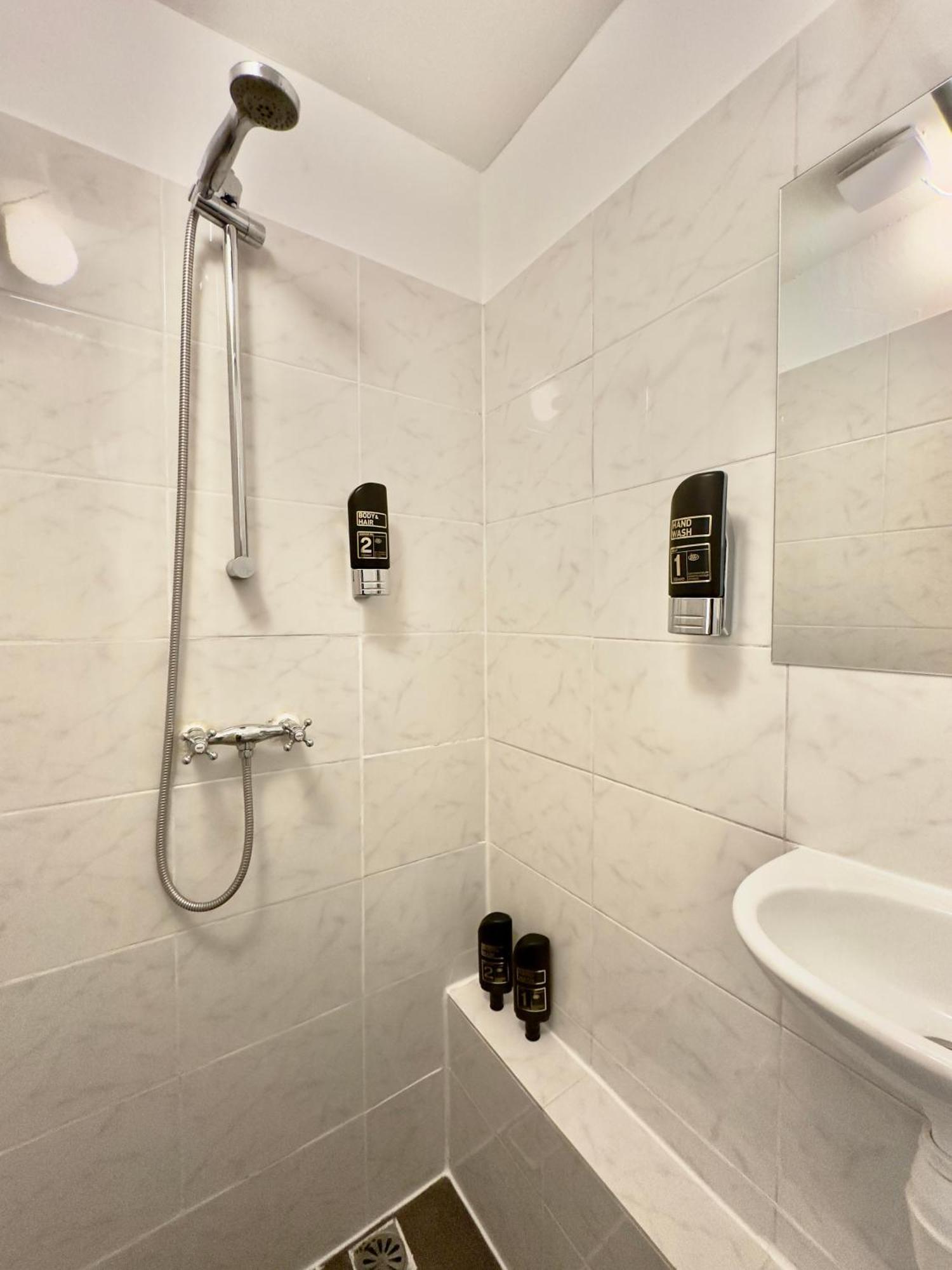 Single Room with Private Bathroom,1642308116:JPEG