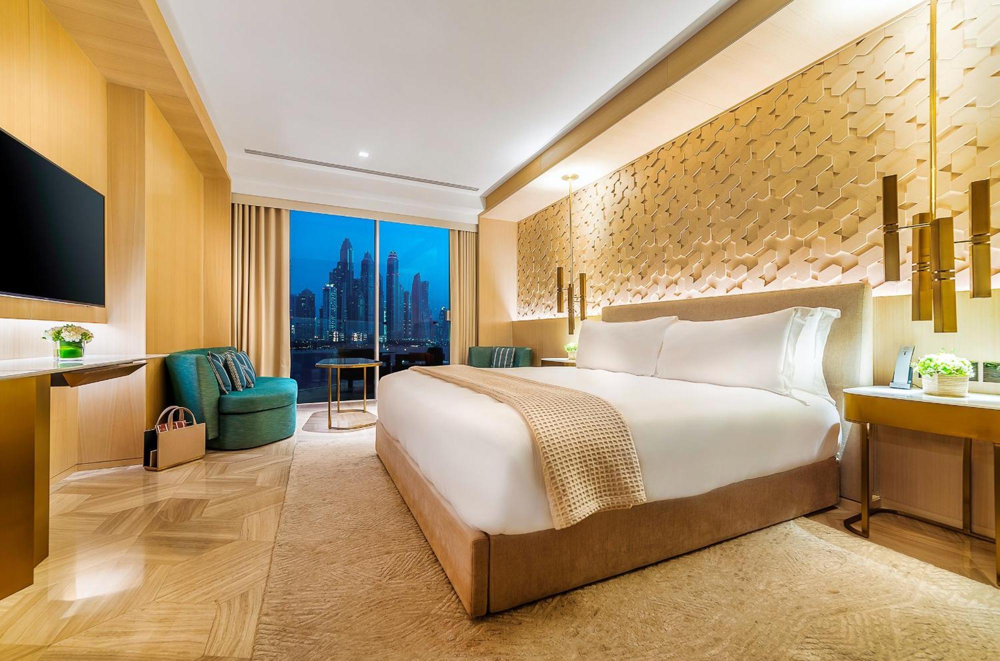 Luxe 1 Bedroom Suite with Sea View