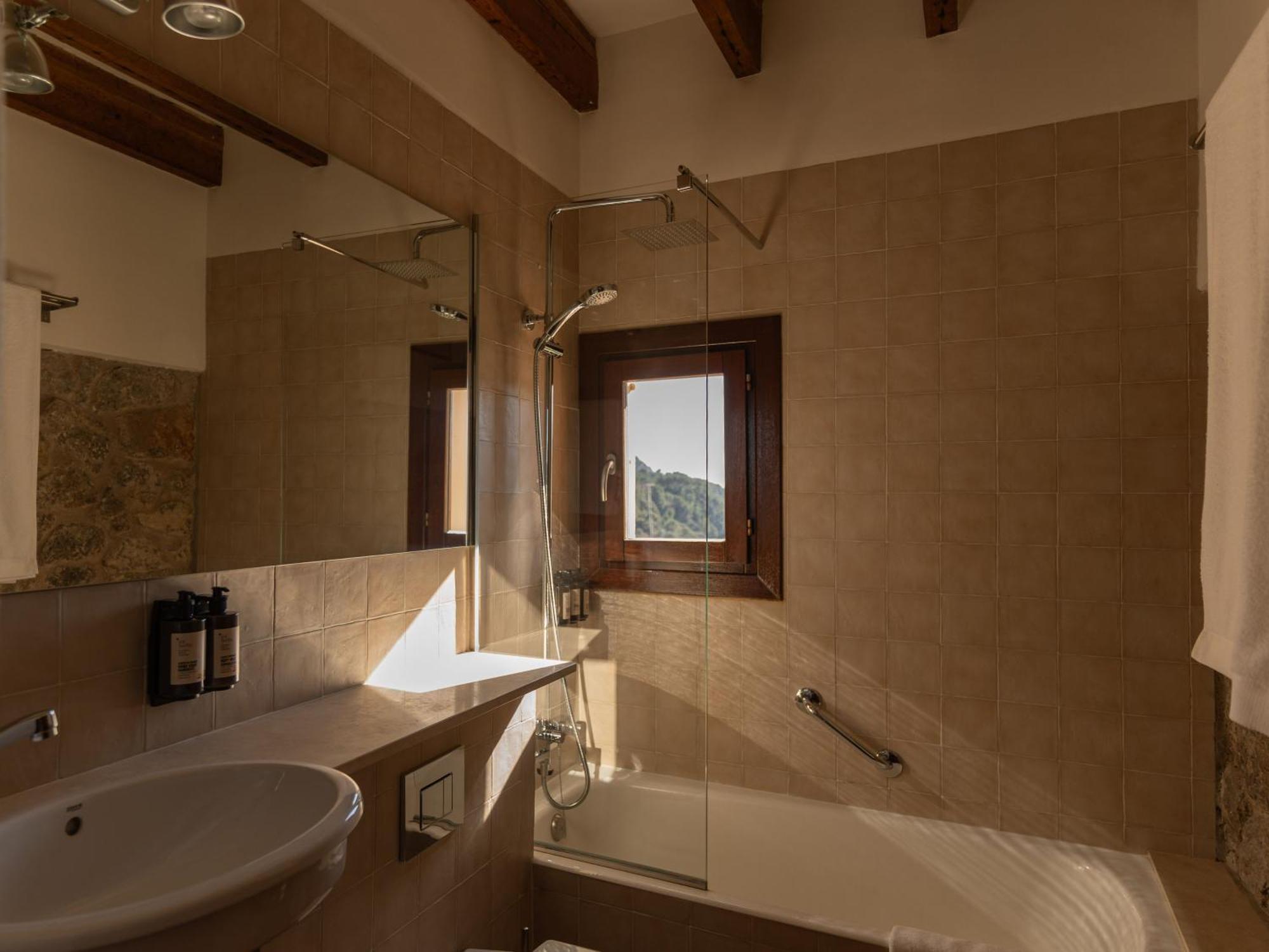 Superior Double or Twin Room,1643154916:JPEG