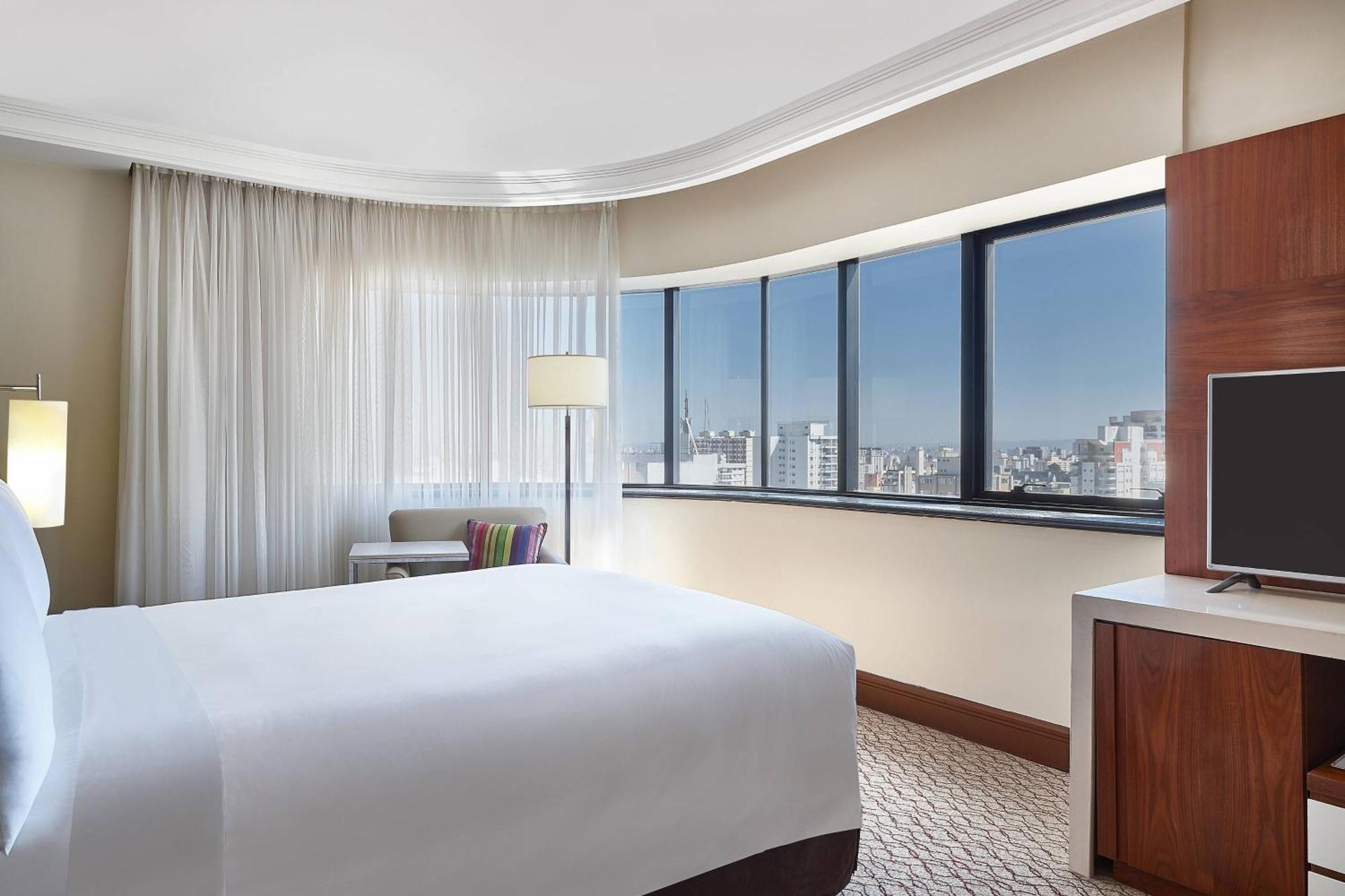 Guest room 1 Queen City view