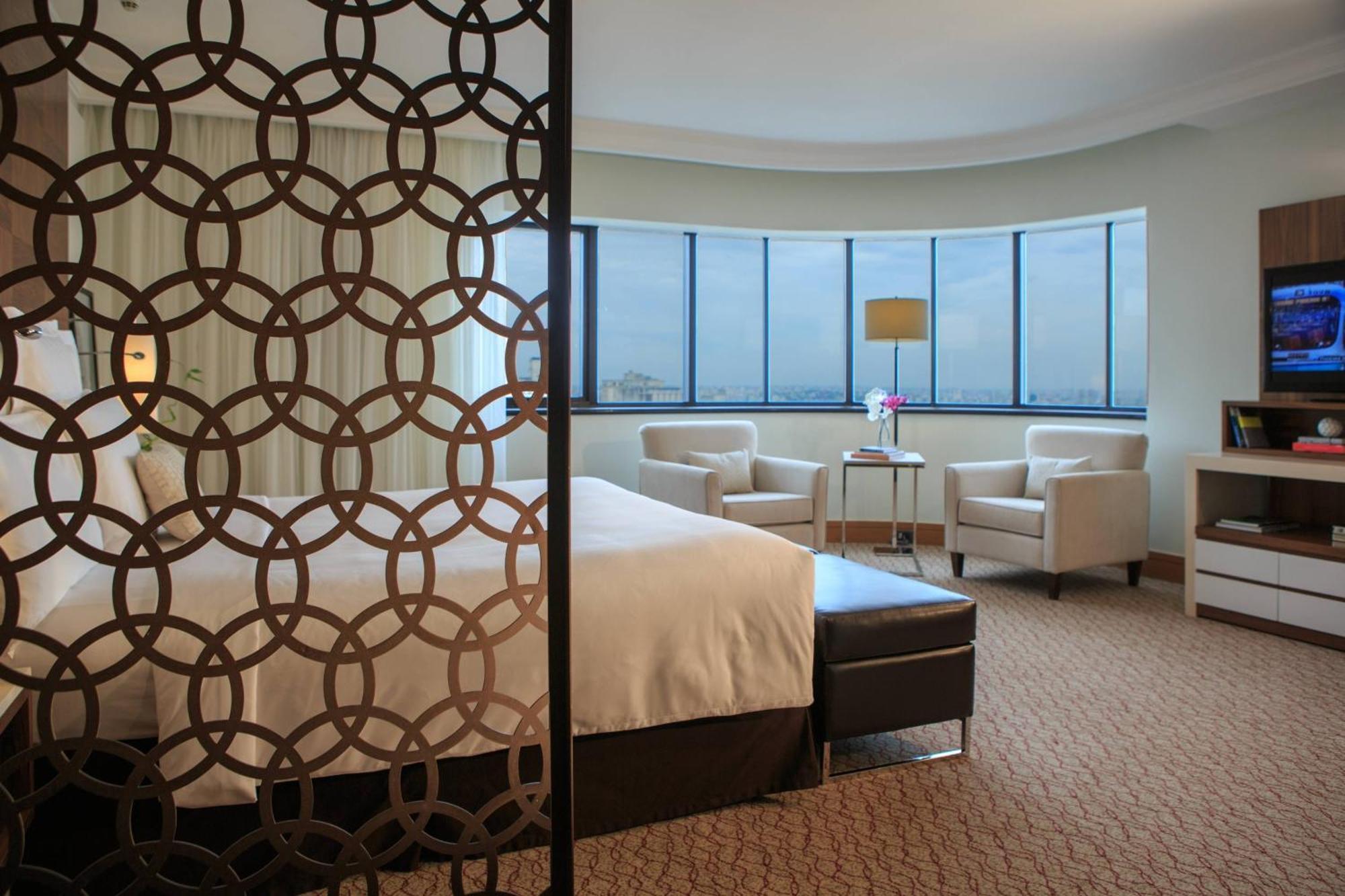 Club Level Madison Suite King Bed City View