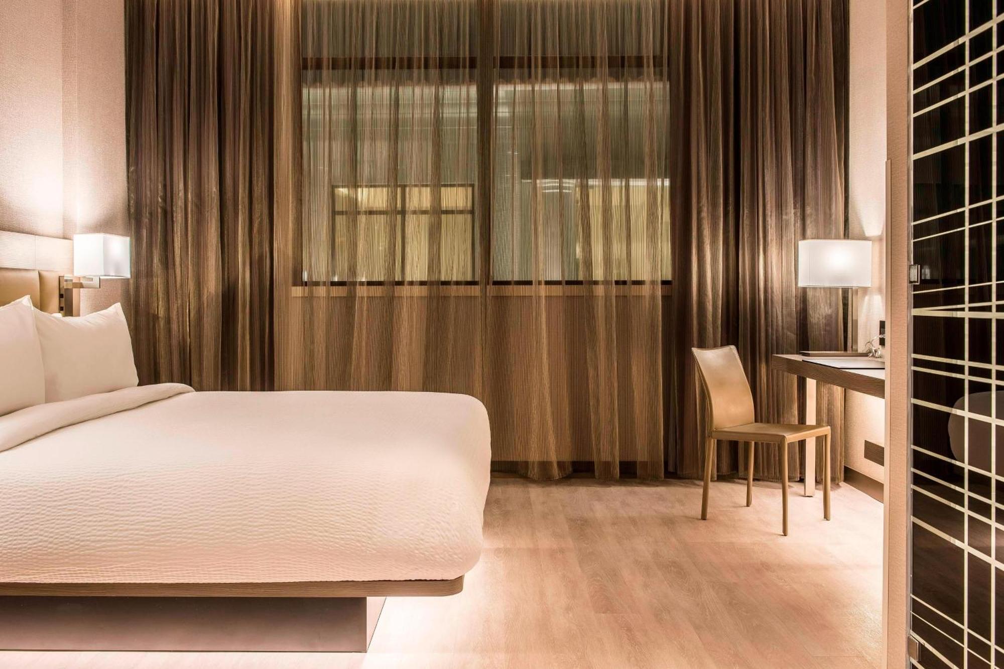 Habitación con balcón y vistas a la ciudad - 1 cama extragrande