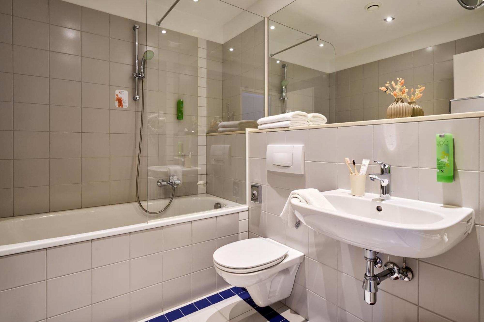 Two-Bedroom Family Suite,1665396844:JPEG