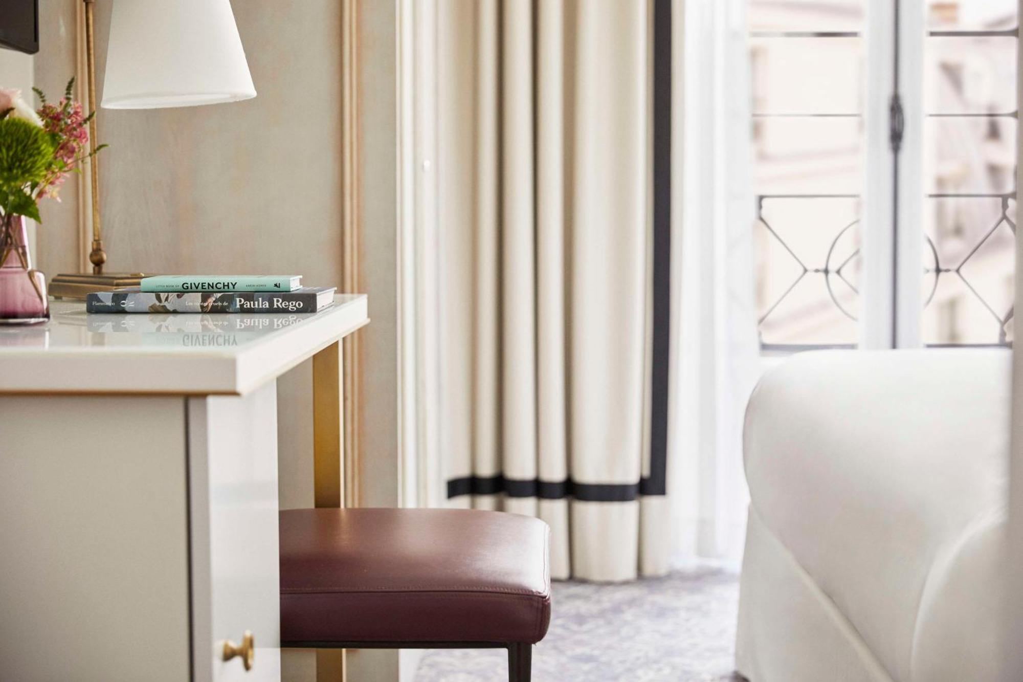 Kamer met Queensize Bed en Uitzicht