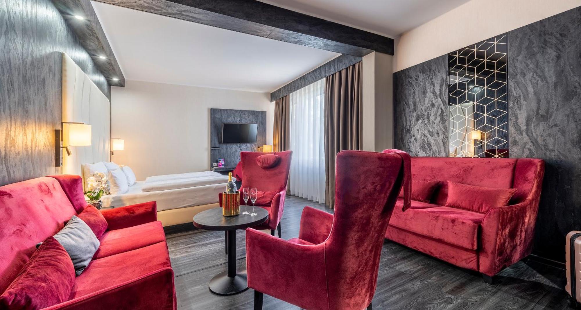 Premium Room with Two Single Beds and Sofa Bed - Lake Side