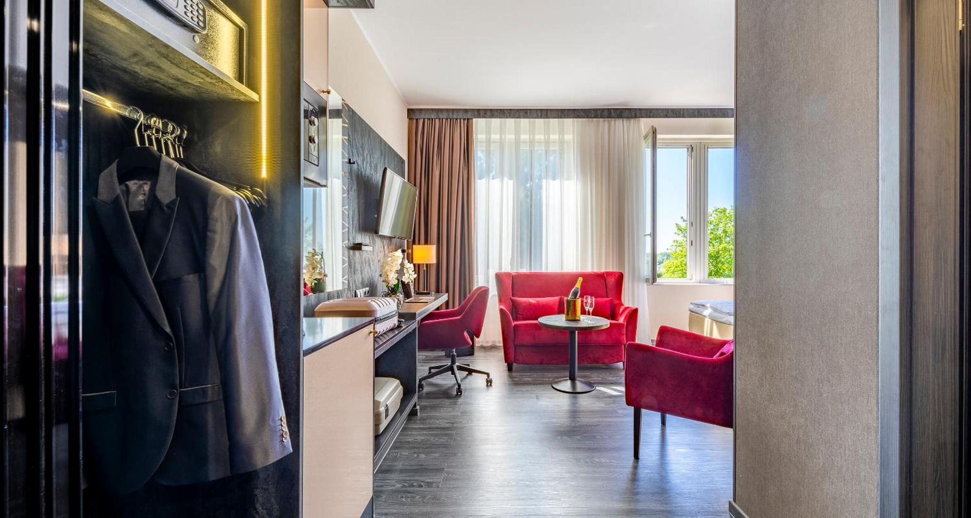 Comfort Room with Two Single Beds - Lake Side